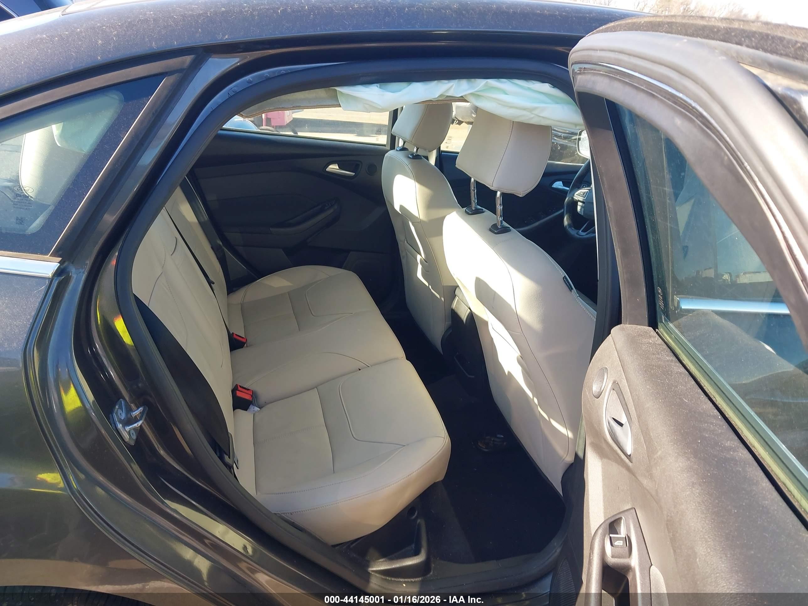 FORD FOCUS image 8