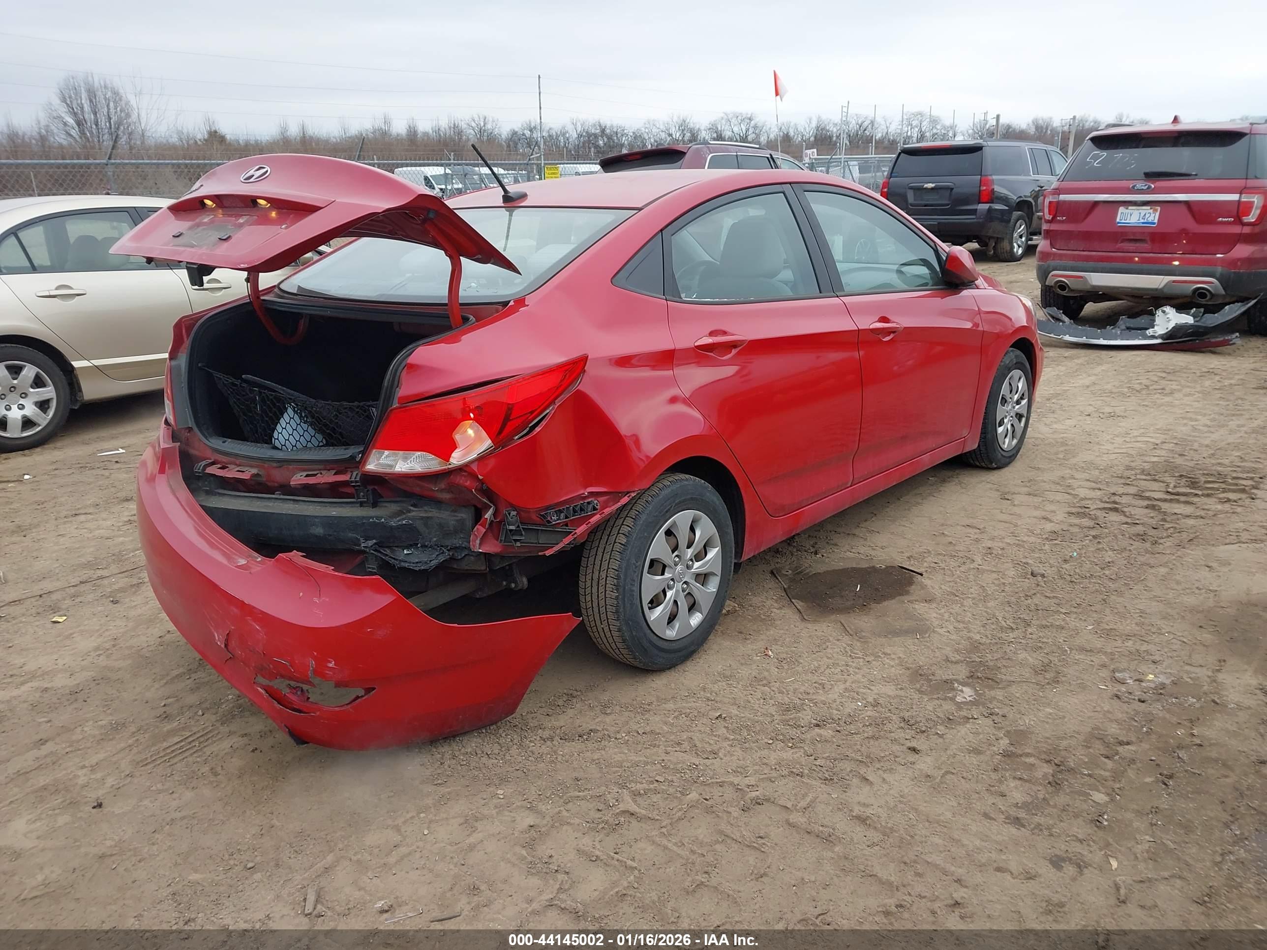 HYUNDAI ACCENT image 4