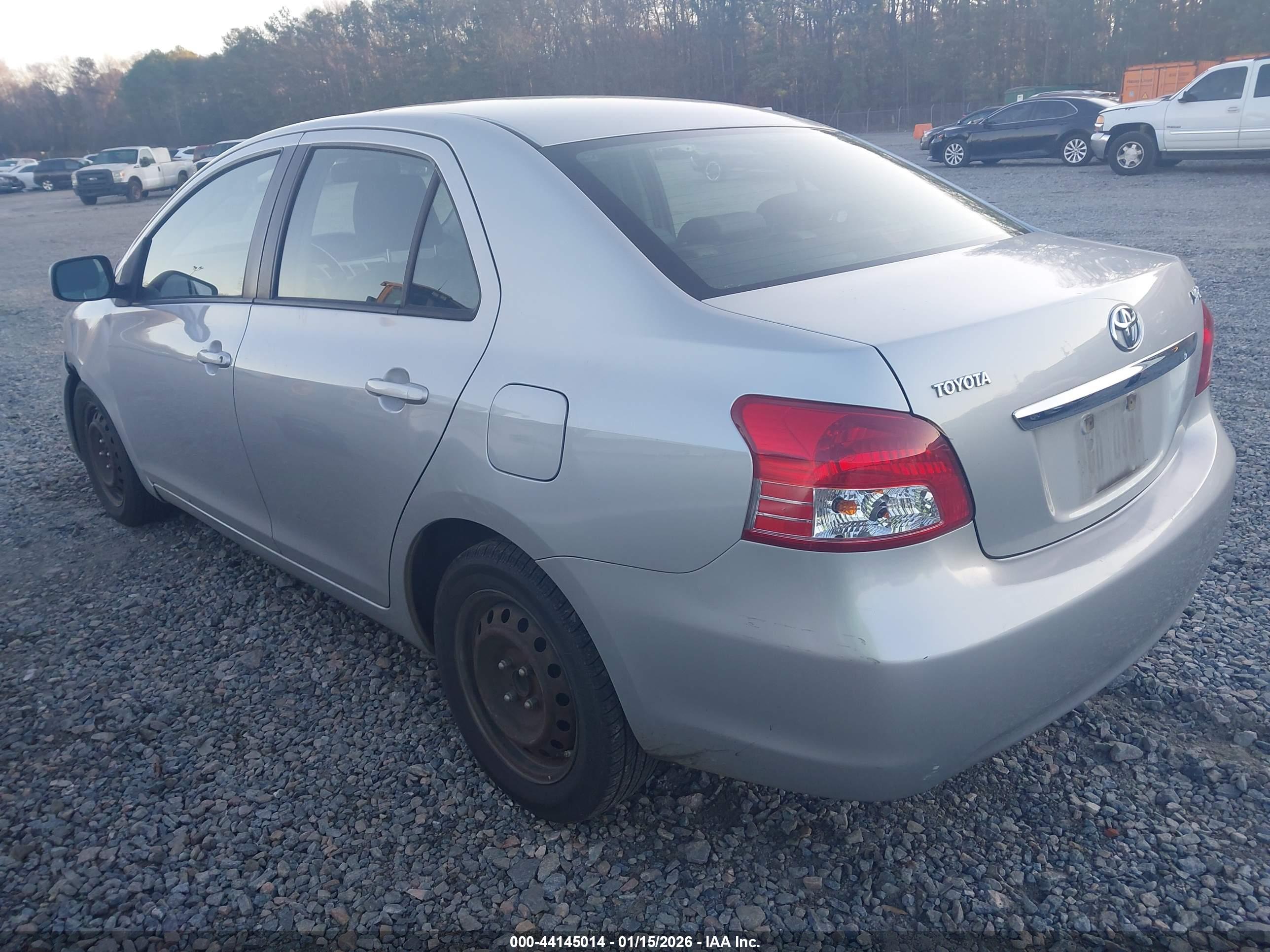 TOYOTA YARIS image 3
