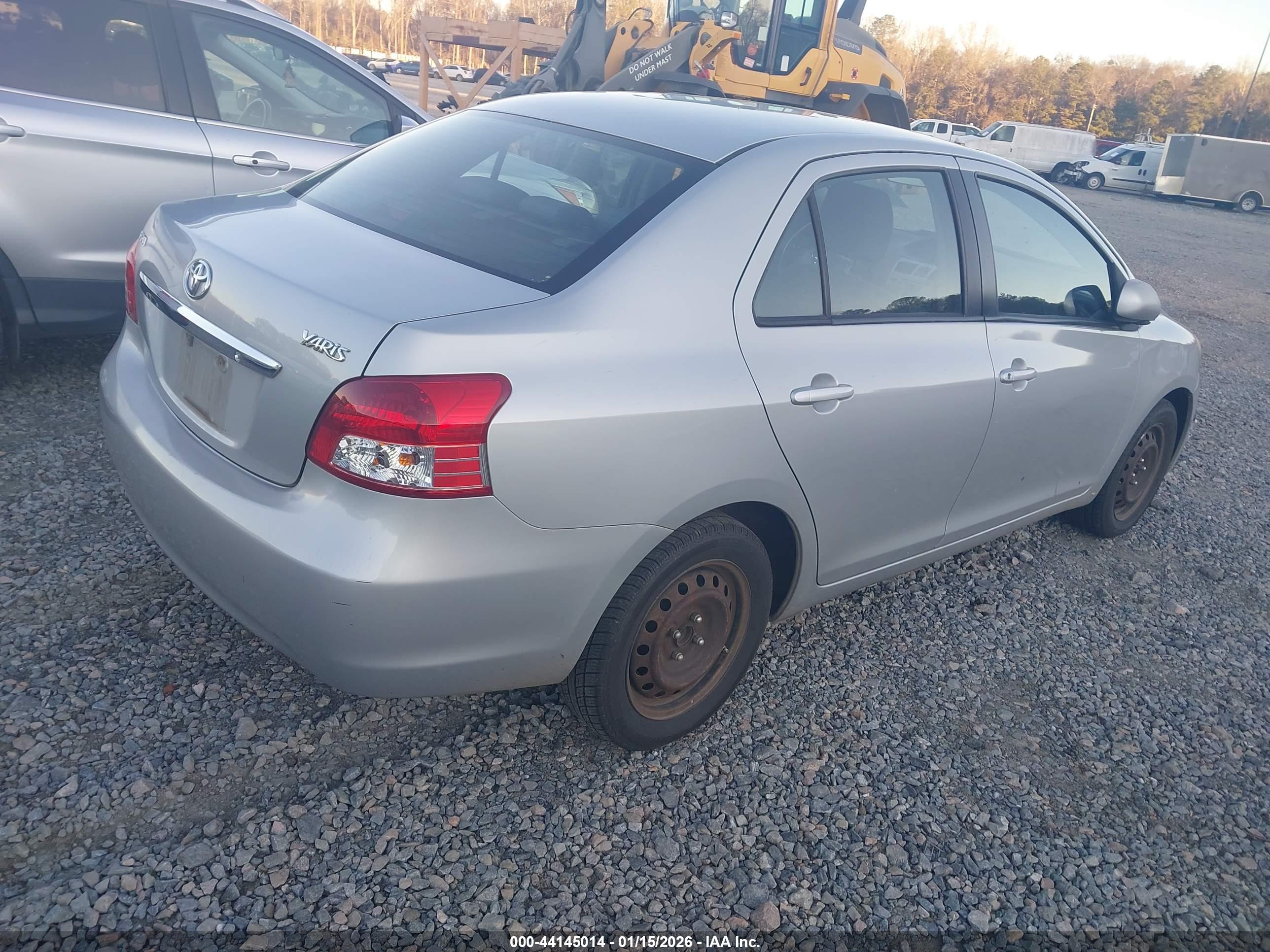 TOYOTA YARIS image 4