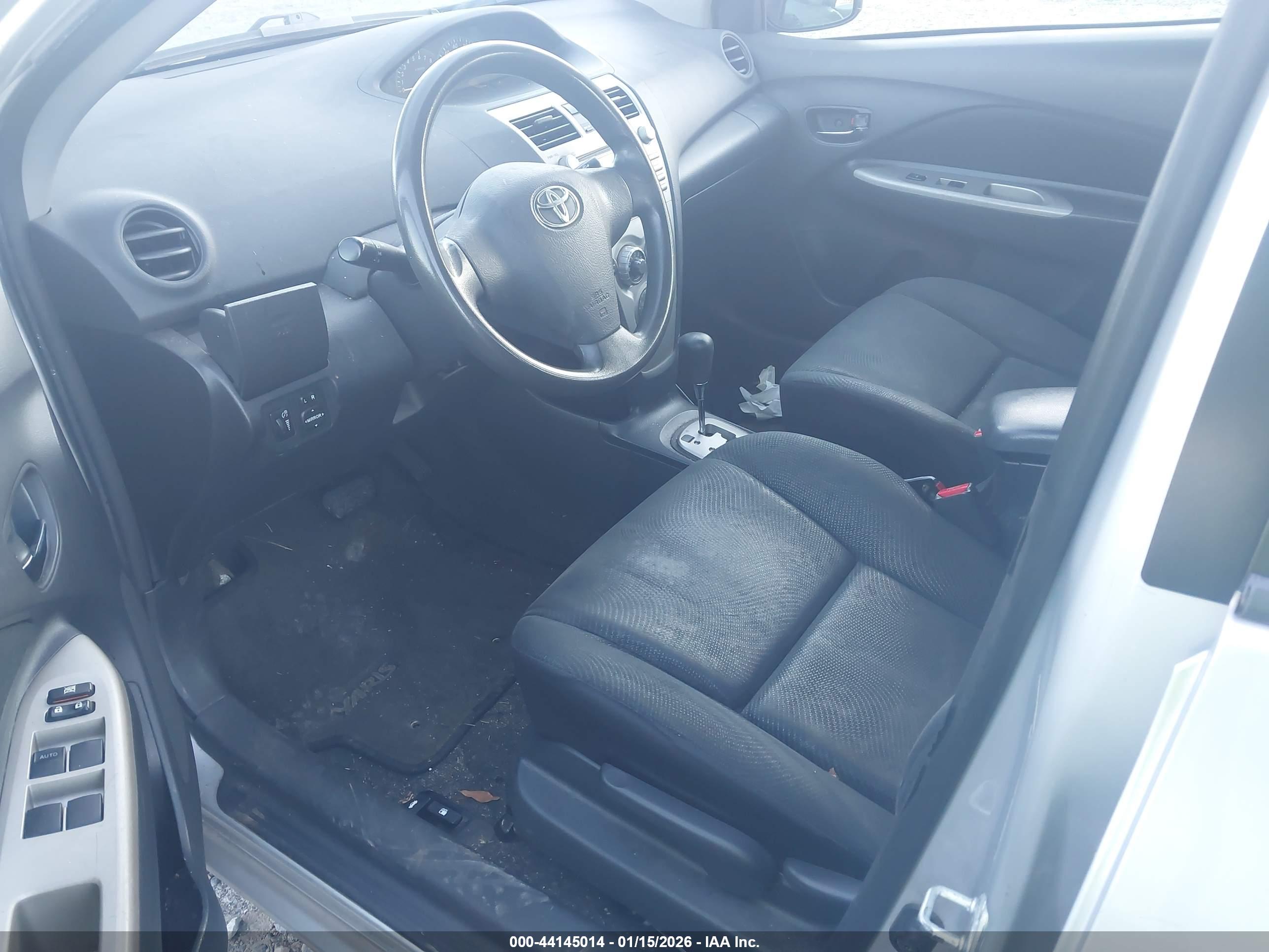 TOYOTA YARIS image 5