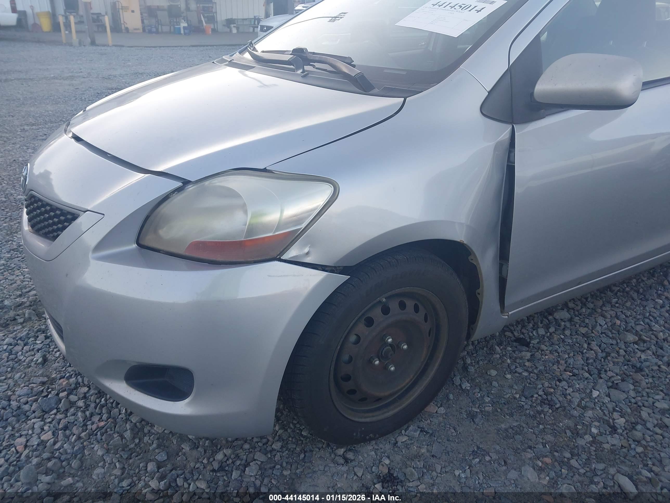 TOYOTA YARIS image 6