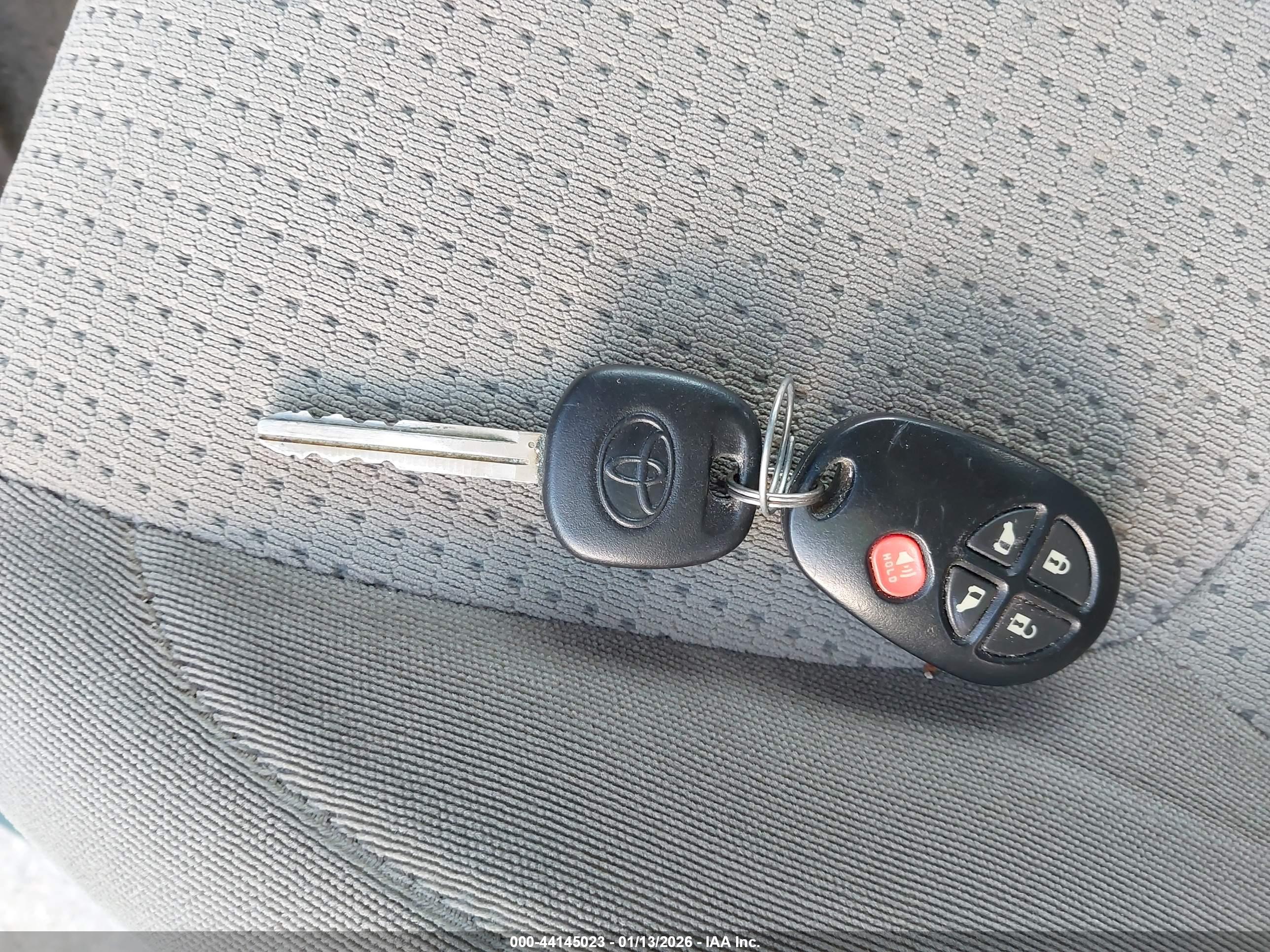 TOYOTA SIENNA image 11