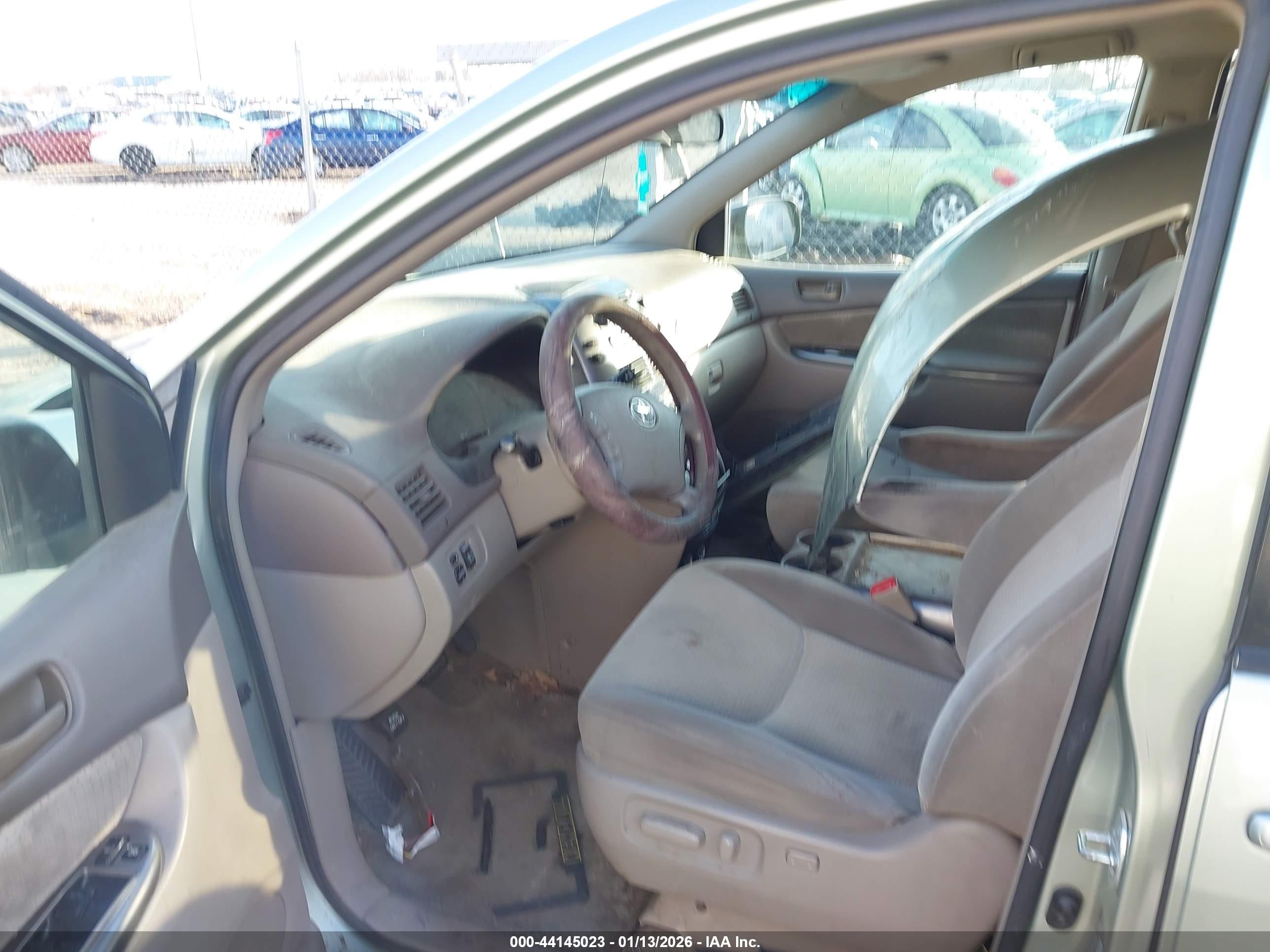 TOYOTA SIENNA image 5