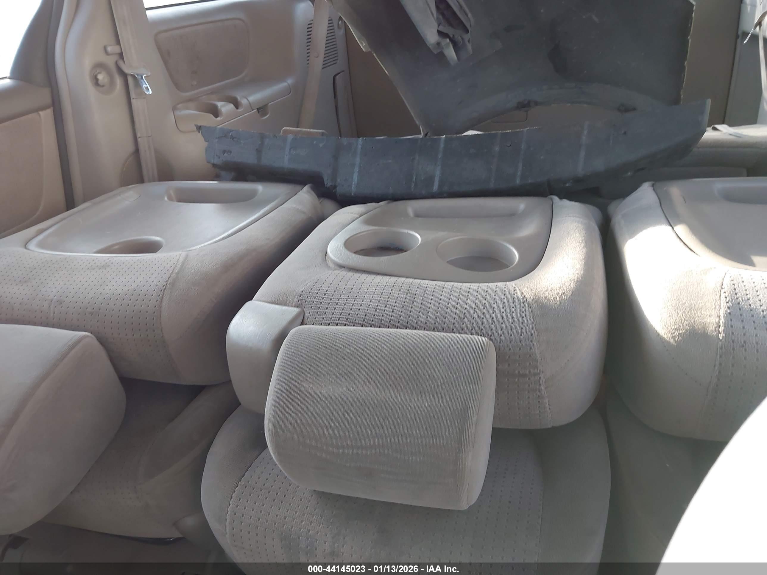 TOYOTA SIENNA image 8
