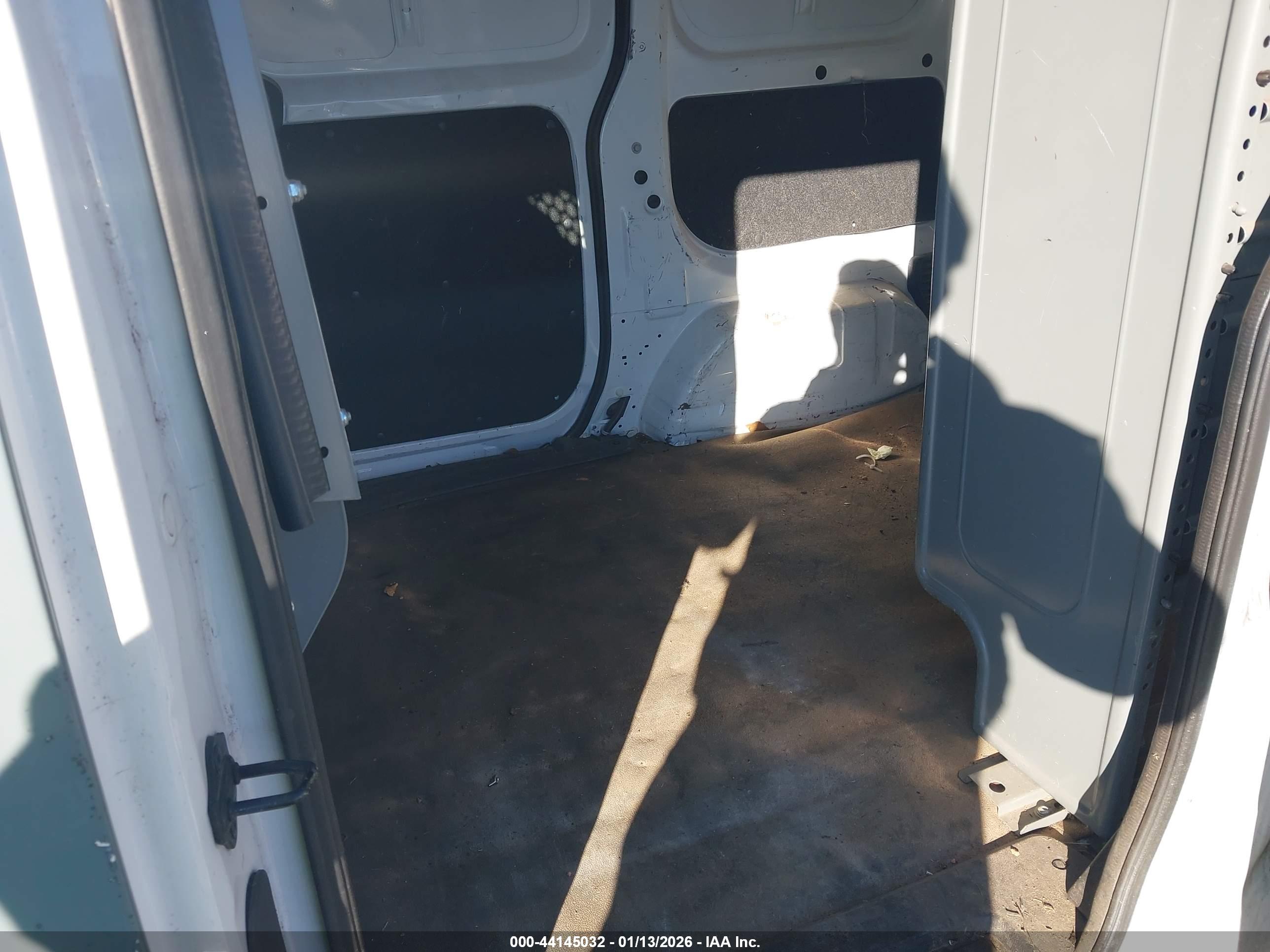 NISSAN NV200 image 8