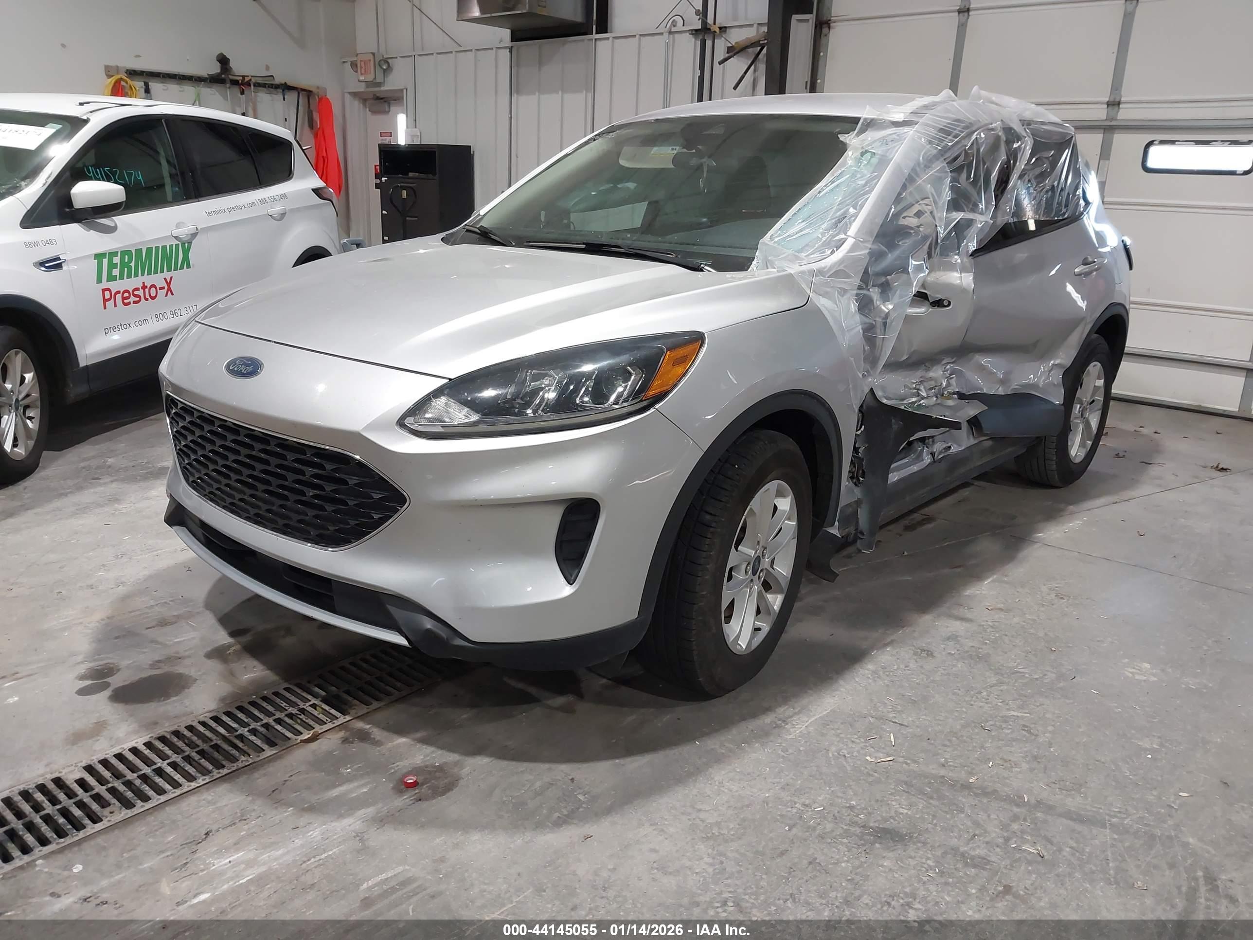 FORD ESCAPE image 2