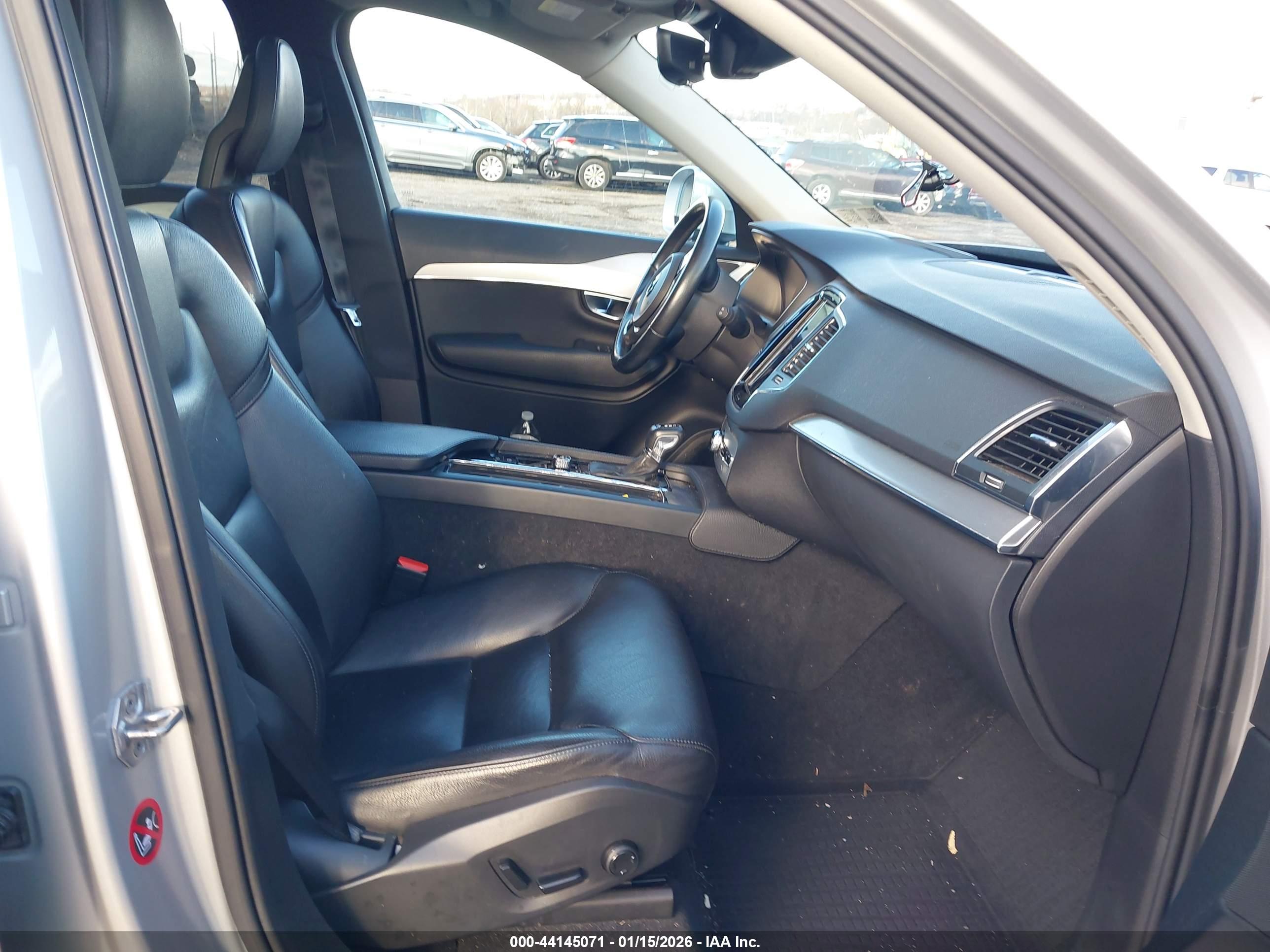 VOLVO XC90 image 5