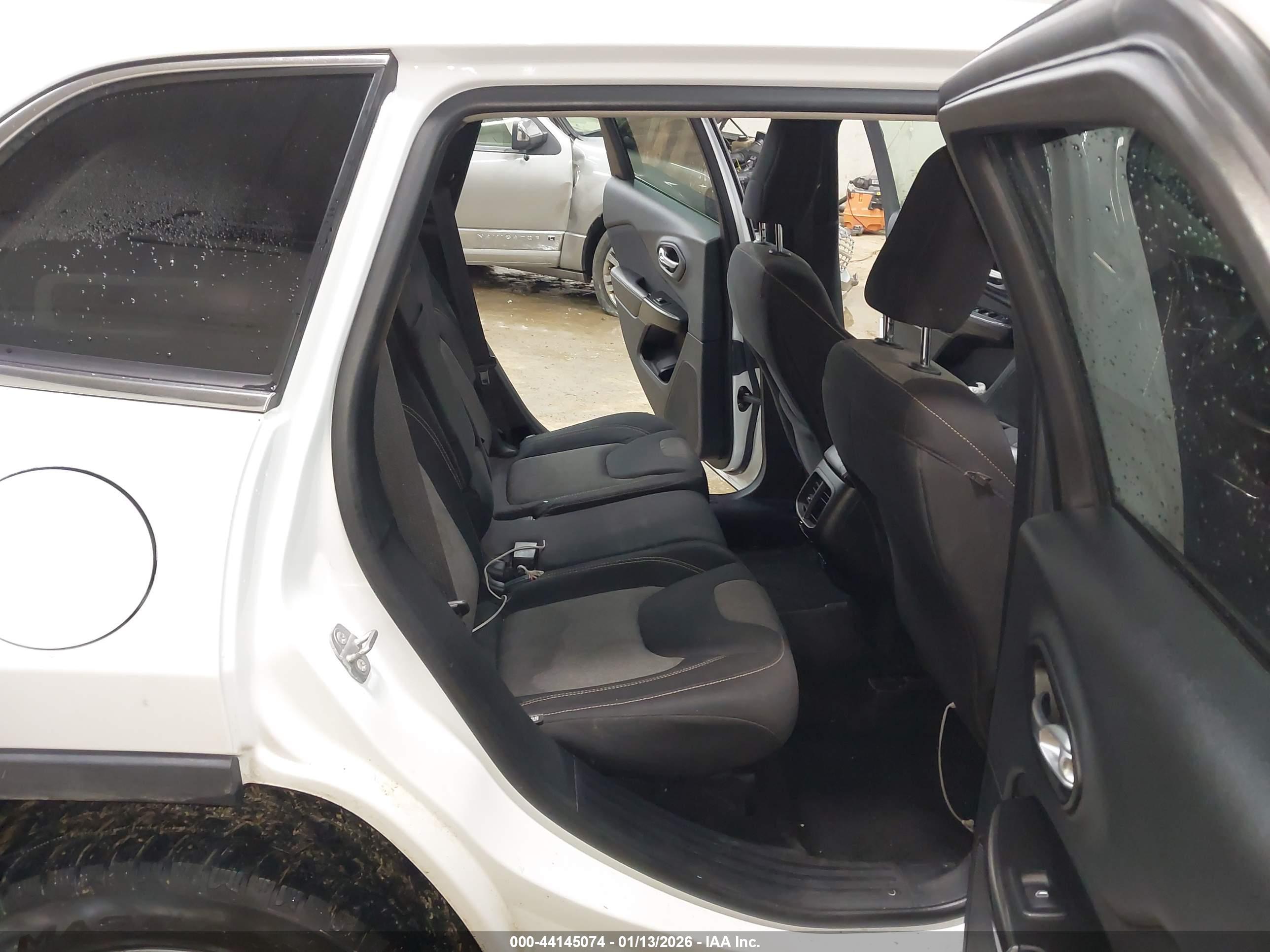 JEEP CHEROKEE image 8