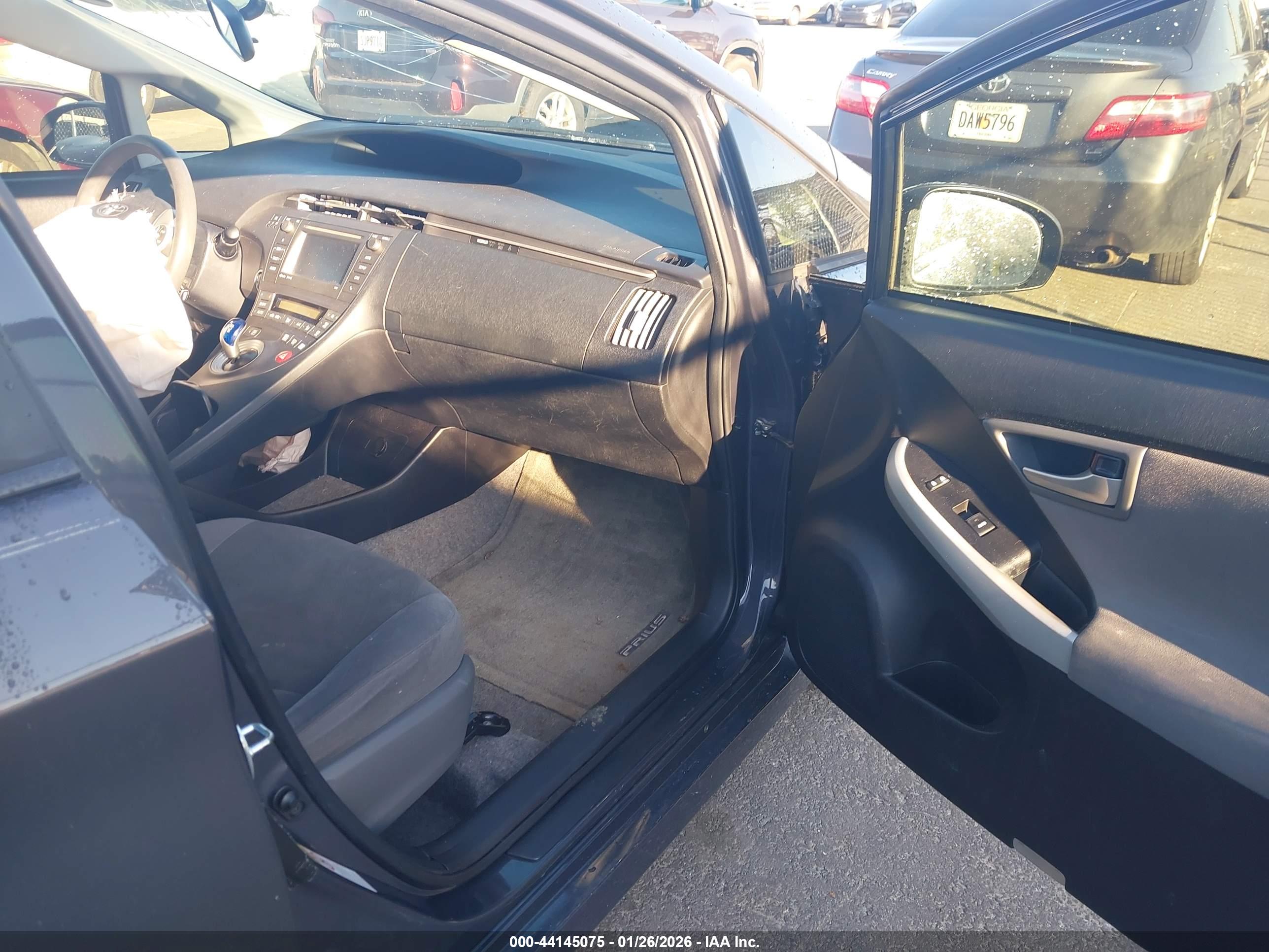 TOYOTA PRIUS image 5