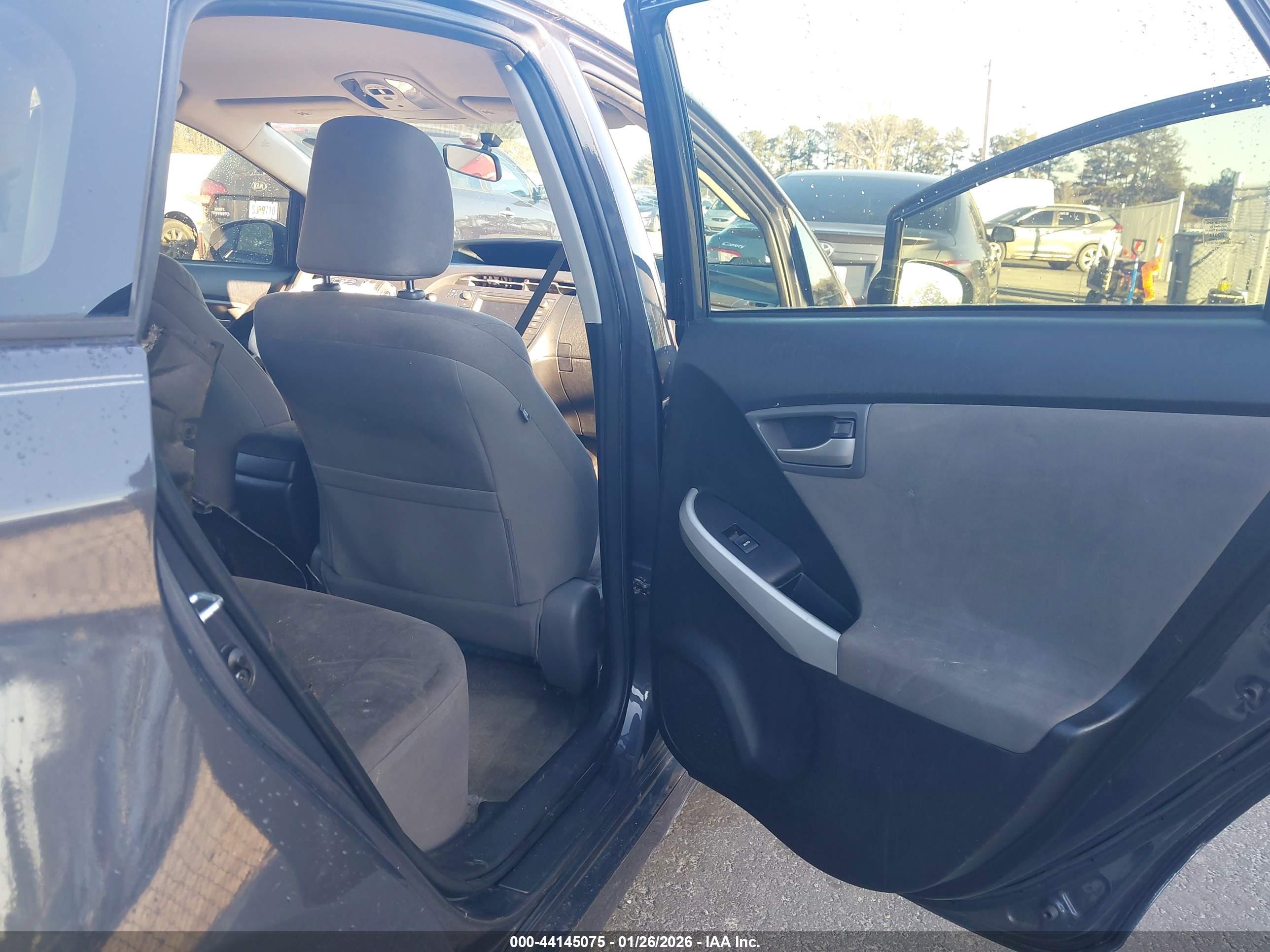 TOYOTA PRIUS image 8