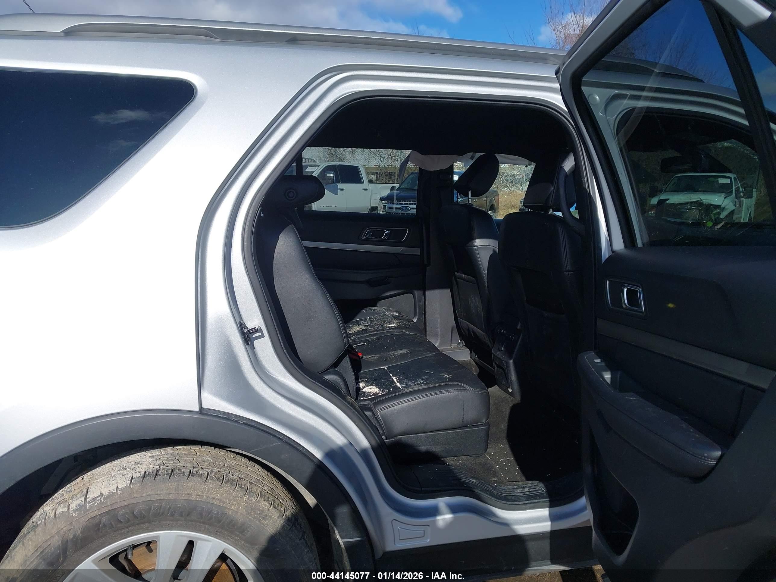 FORD EXPLORER image 8