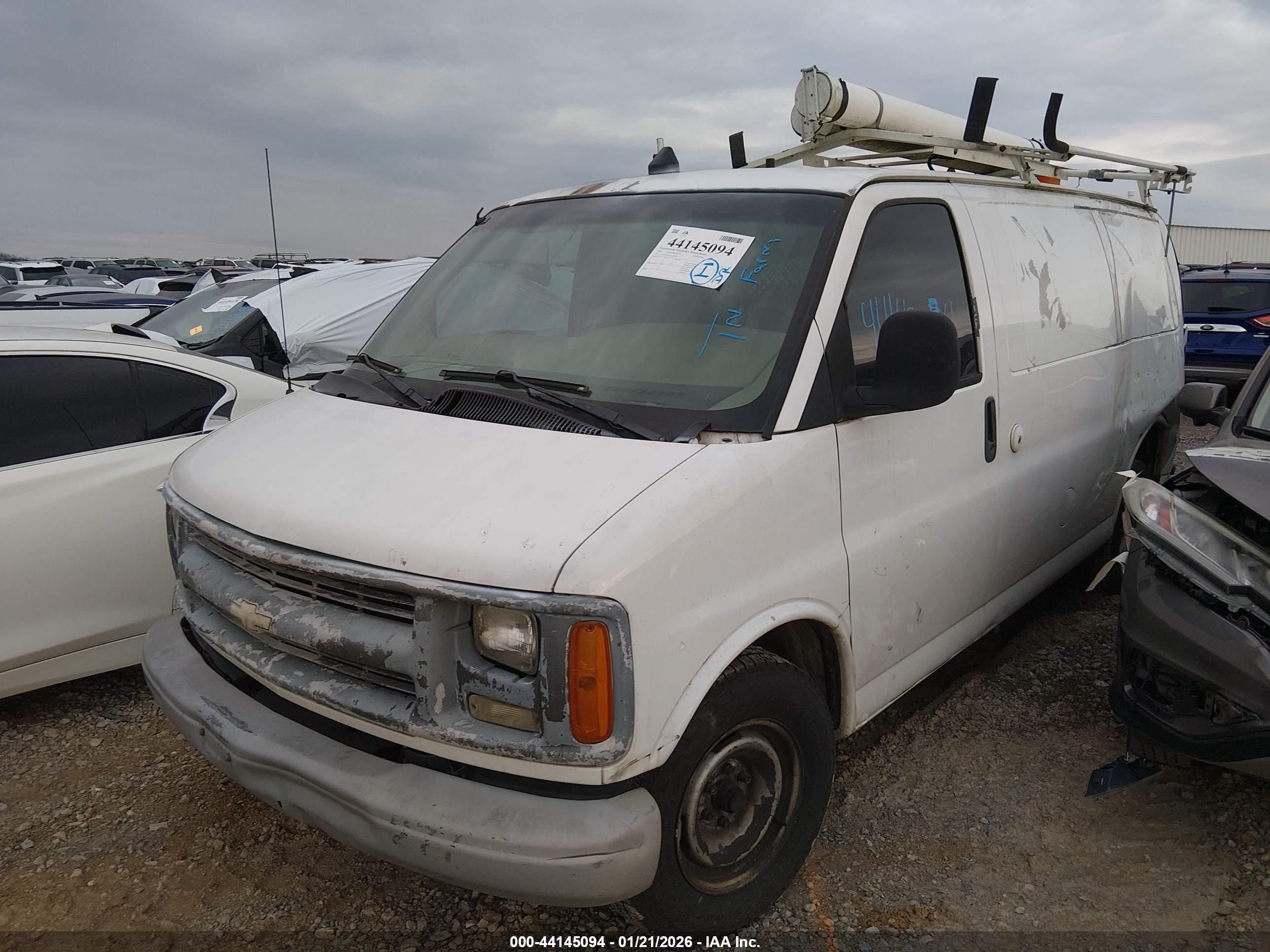CHEVROLET EXPRESS image 2