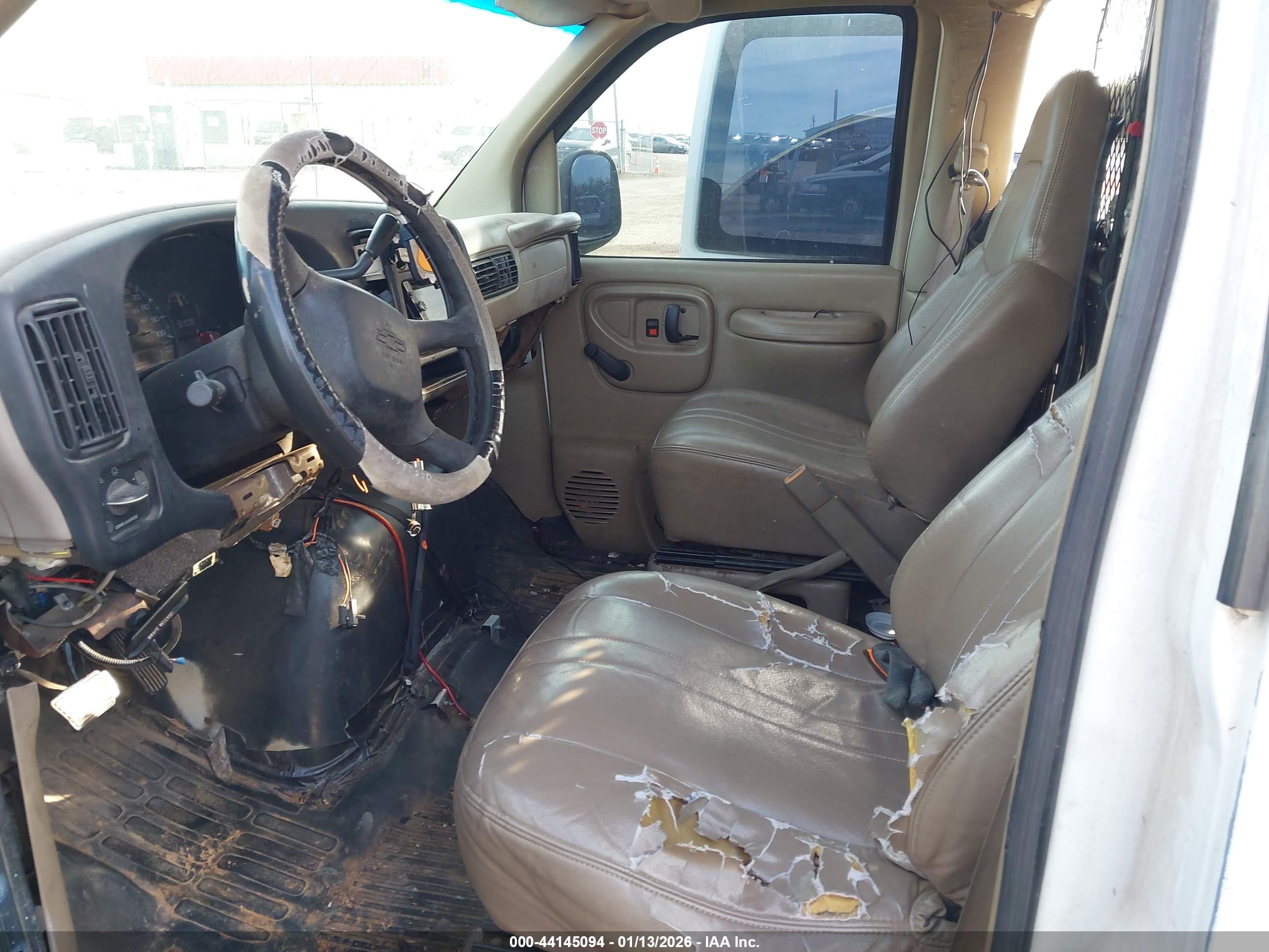 CHEVROLET EXPRESS image 5