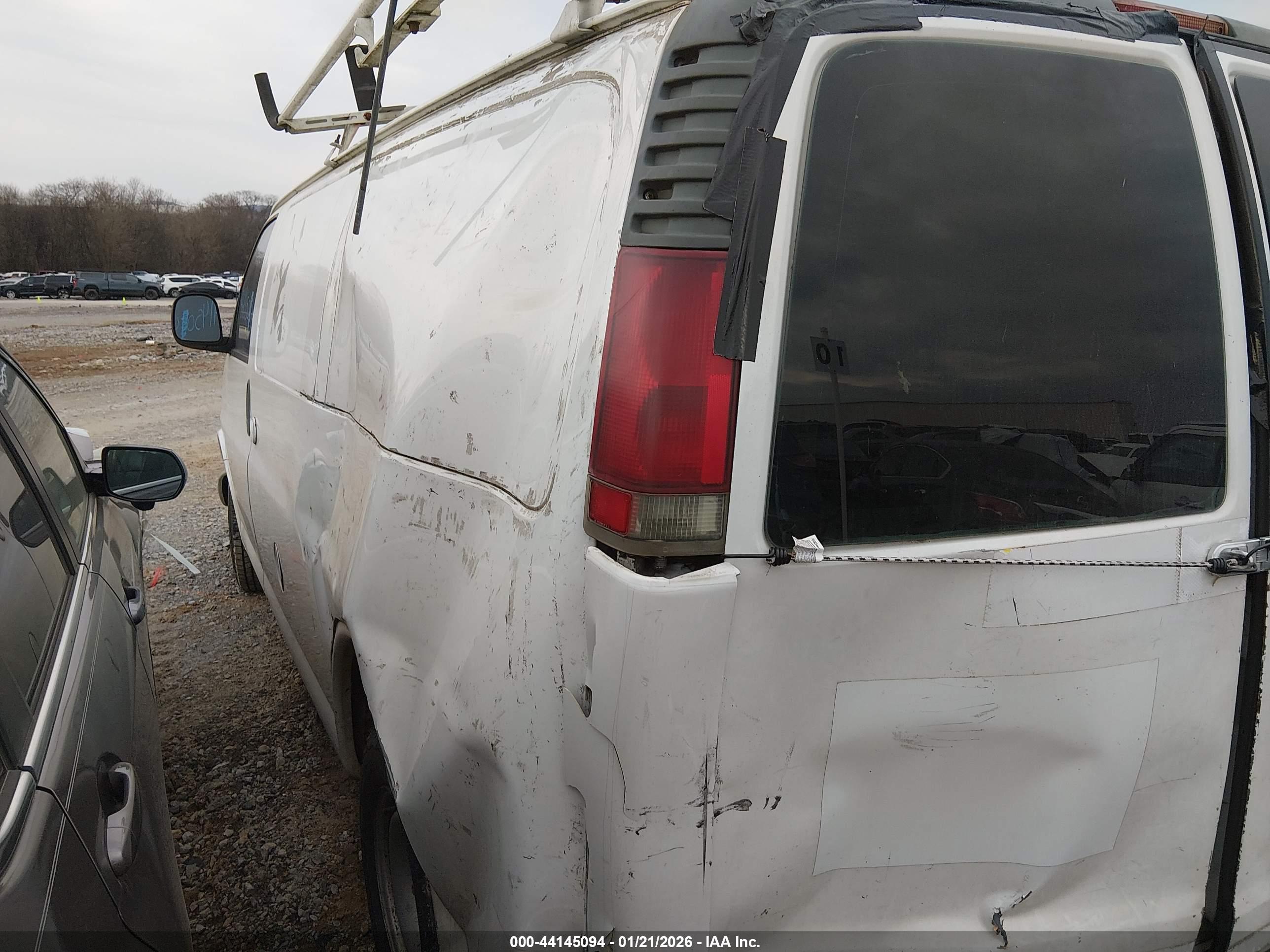 CHEVROLET EXPRESS image 6