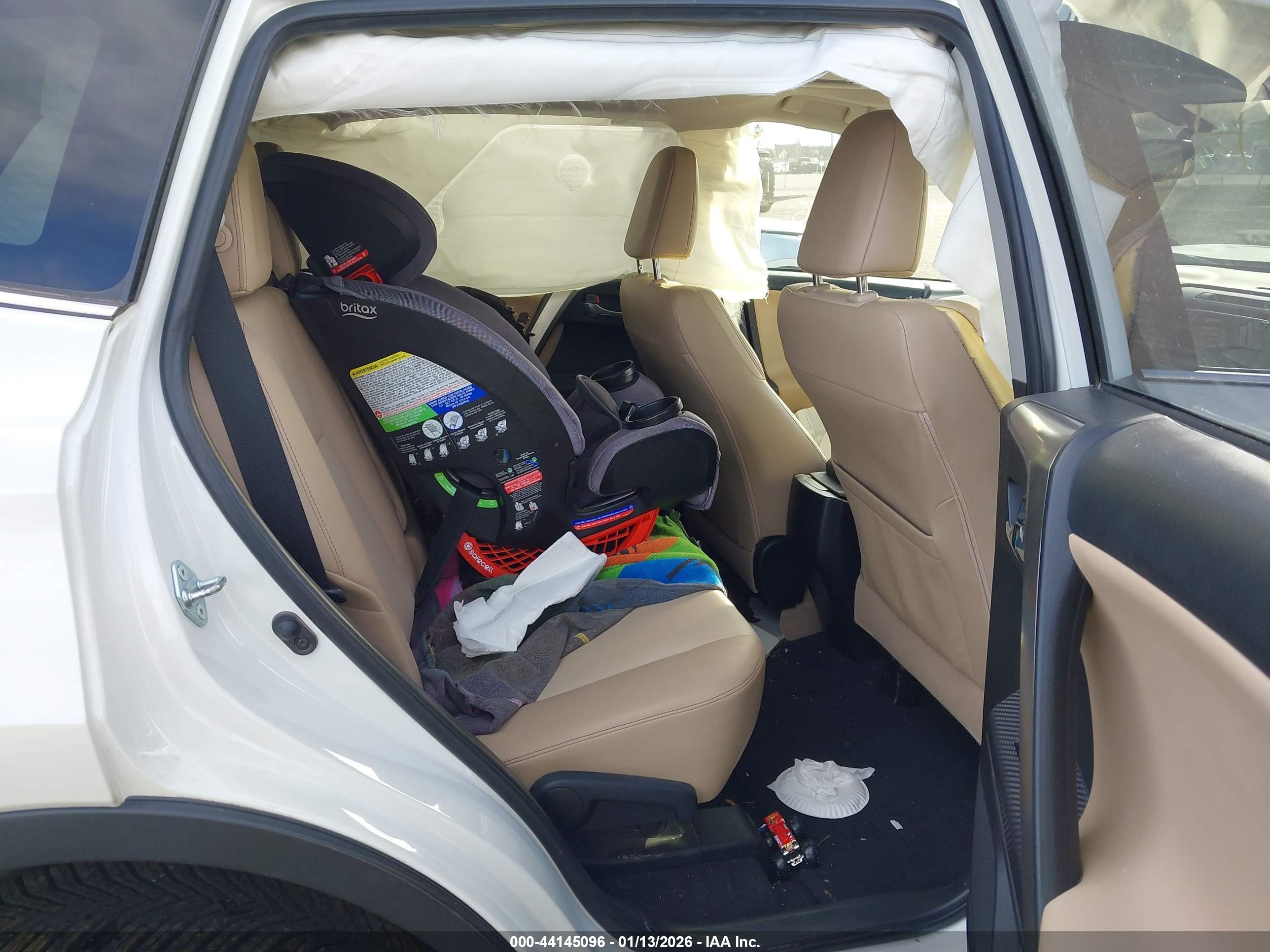TOYOTA RAV4 image 8