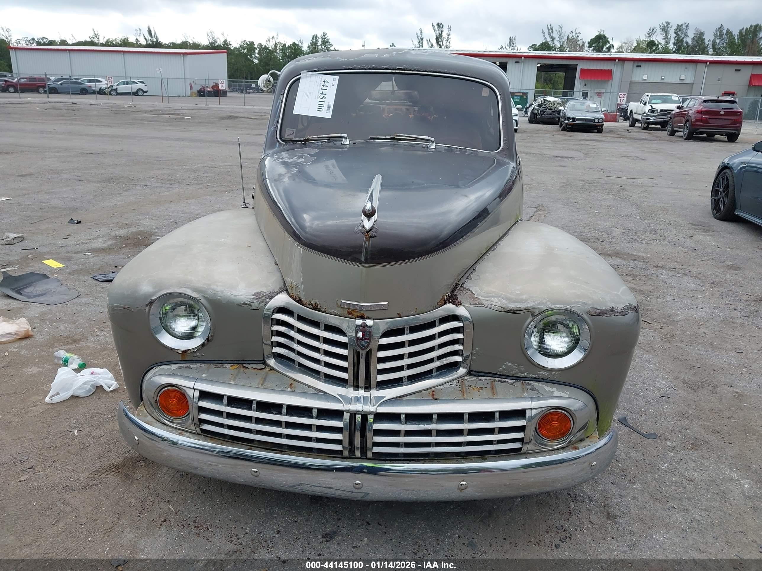 LINCOLN COUPE image 6