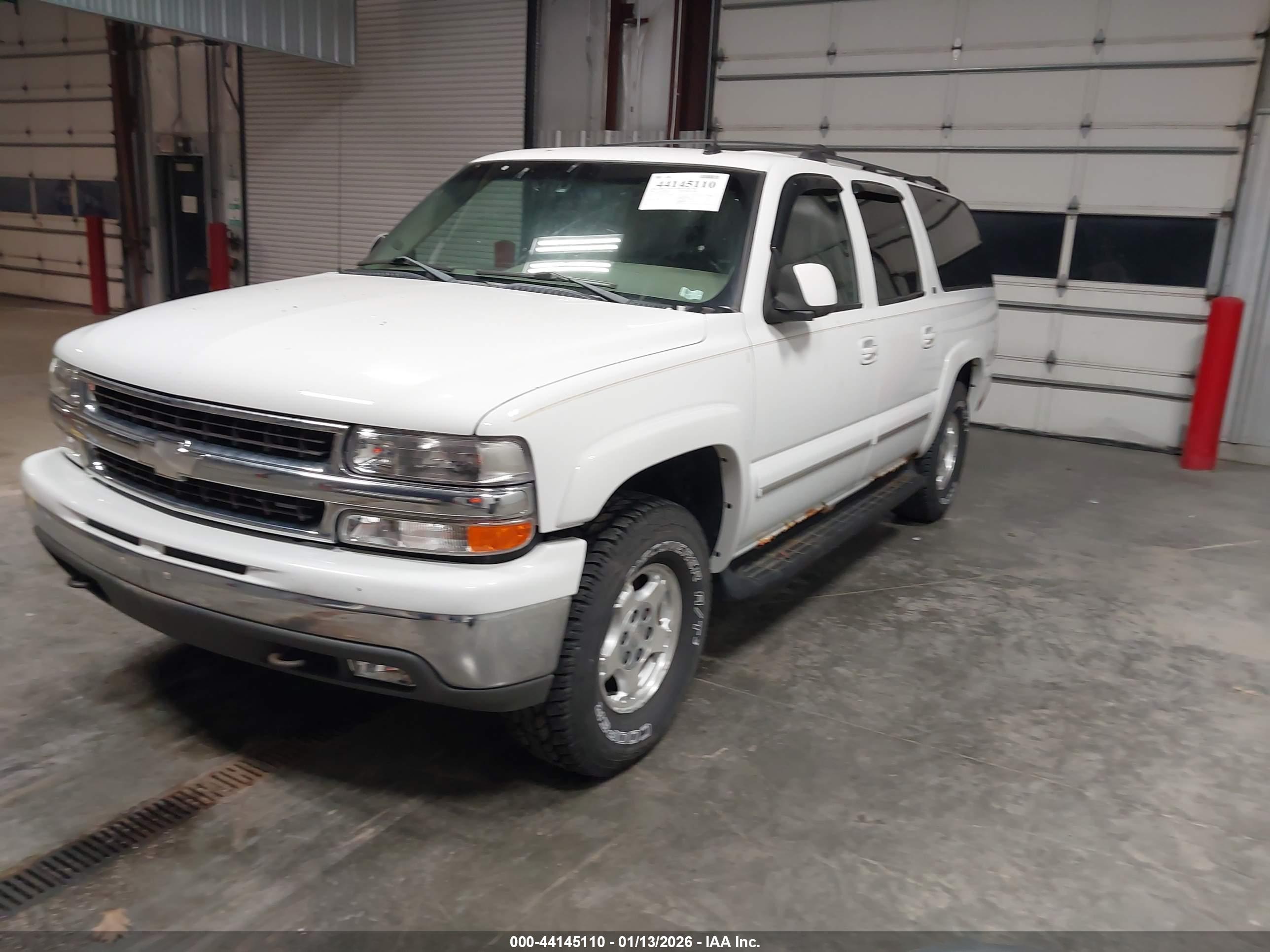 CHEVROLET SUBURBAN image 2