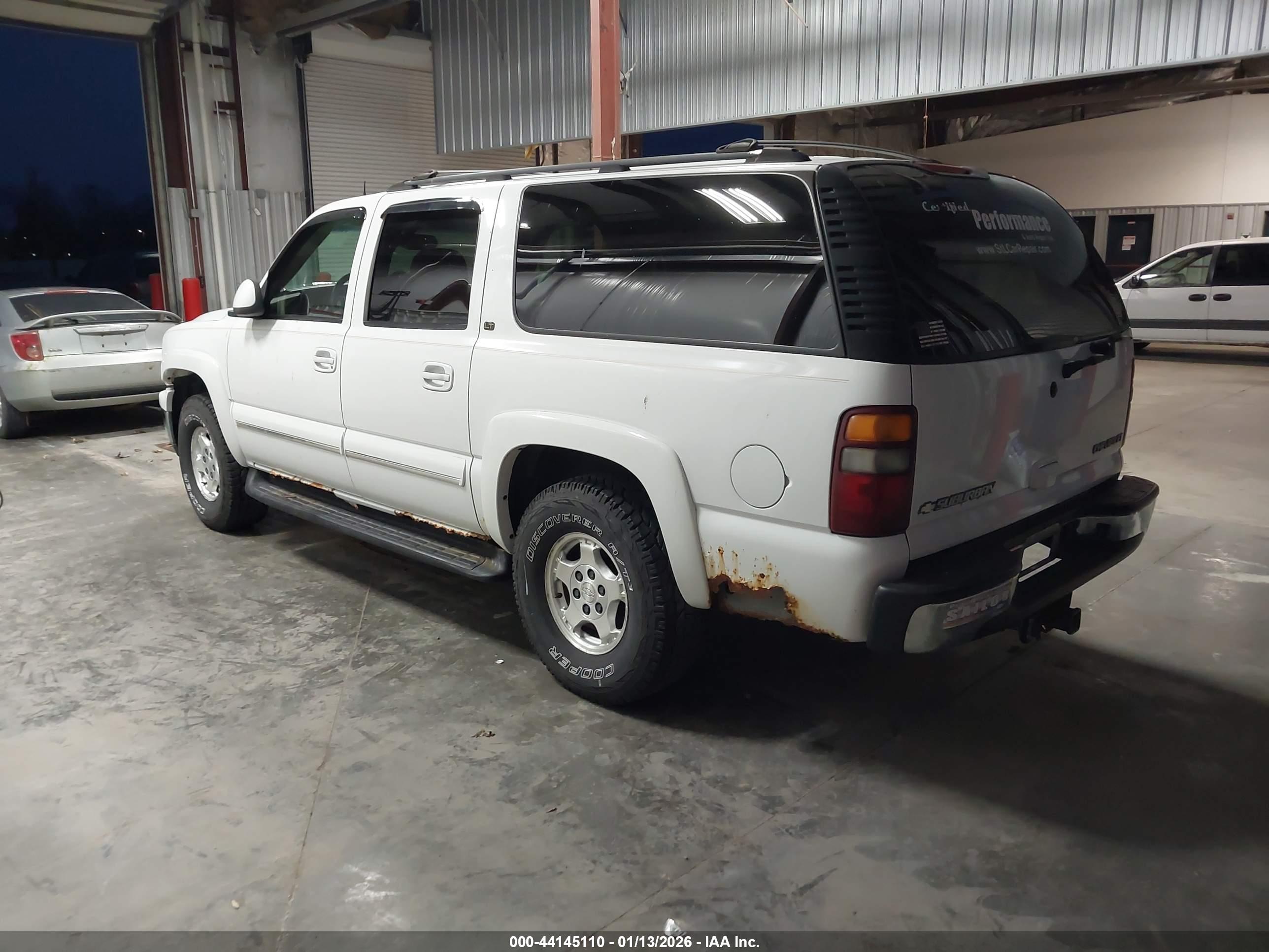 CHEVROLET SUBURBAN image 3