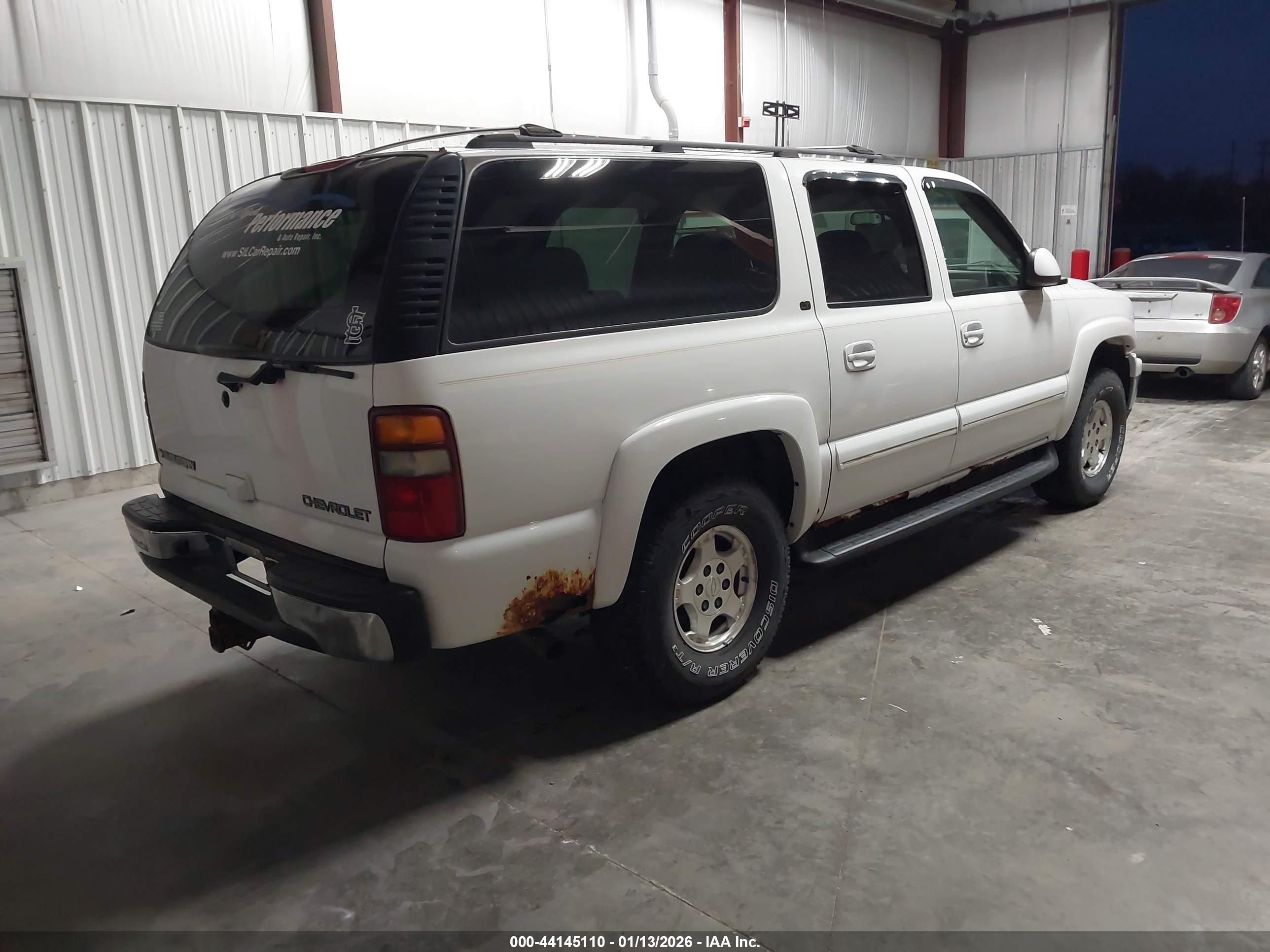 CHEVROLET SUBURBAN image 4