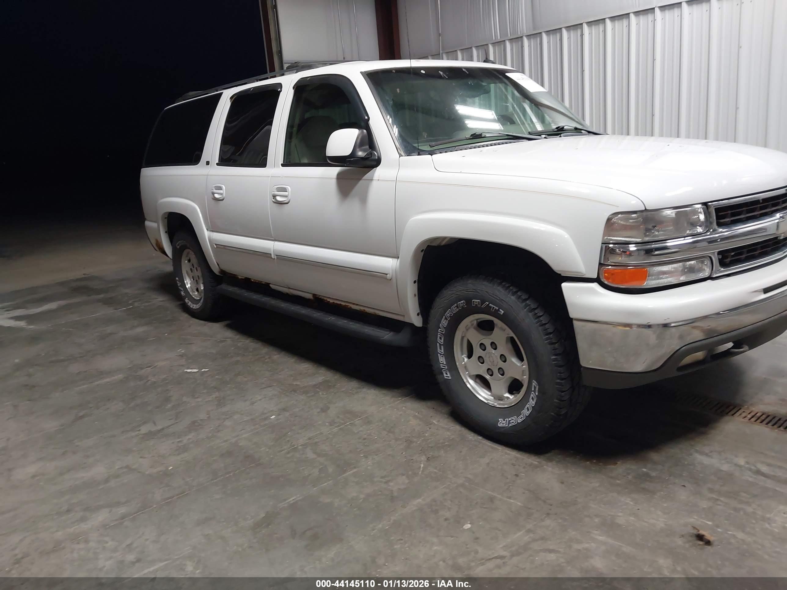 CHEVROLET SUBURBAN image 6