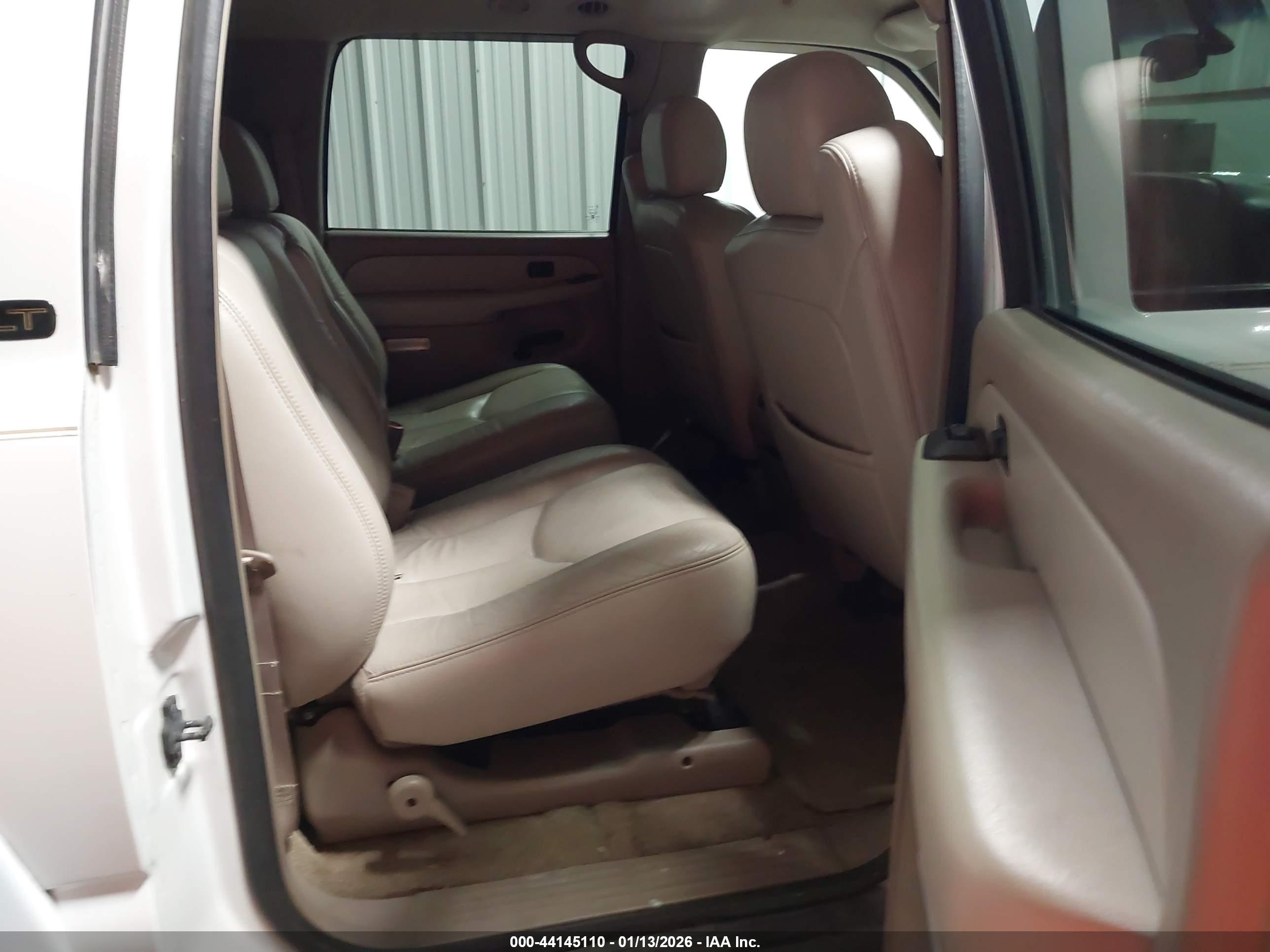 CHEVROLET SUBURBAN image 8