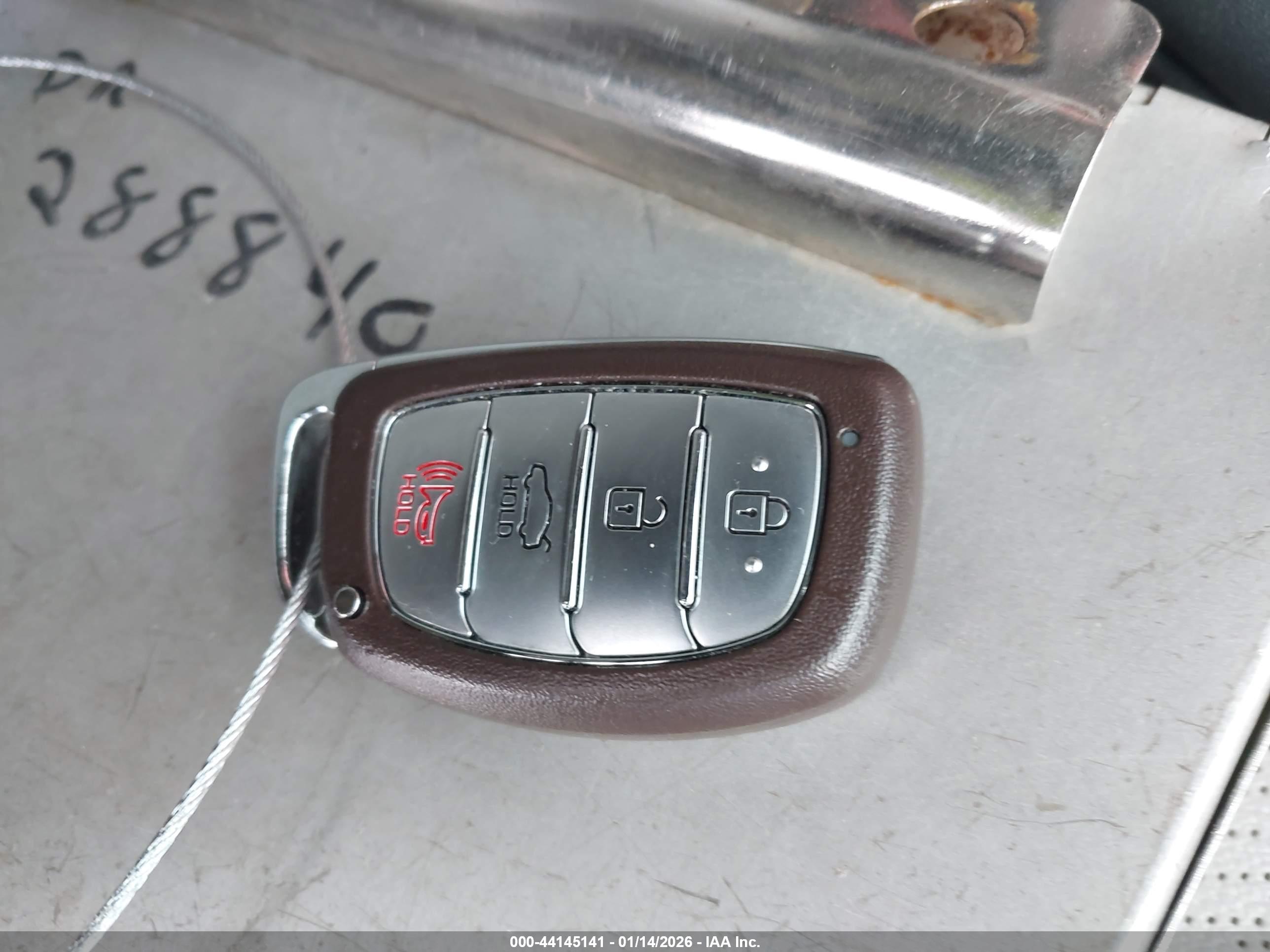 HYUNDAI ELANTRA image 11