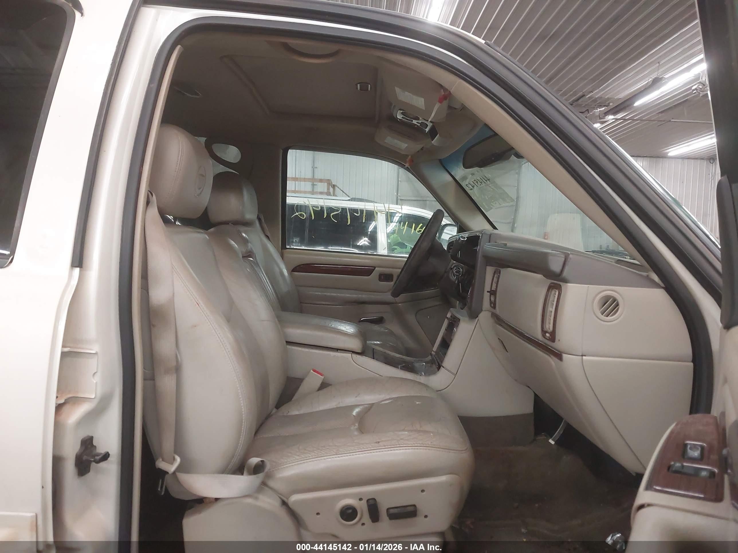 CADILLAC ESCALADE image 5