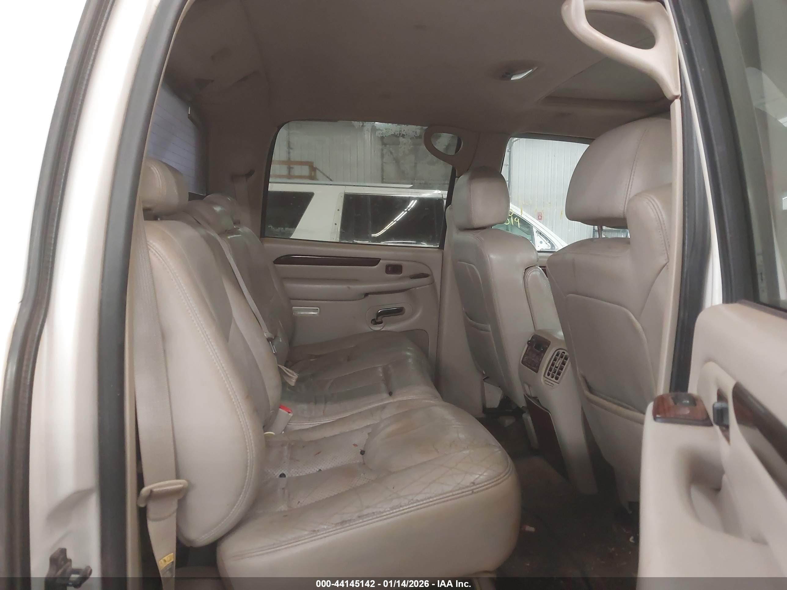 CADILLAC ESCALADE image 8