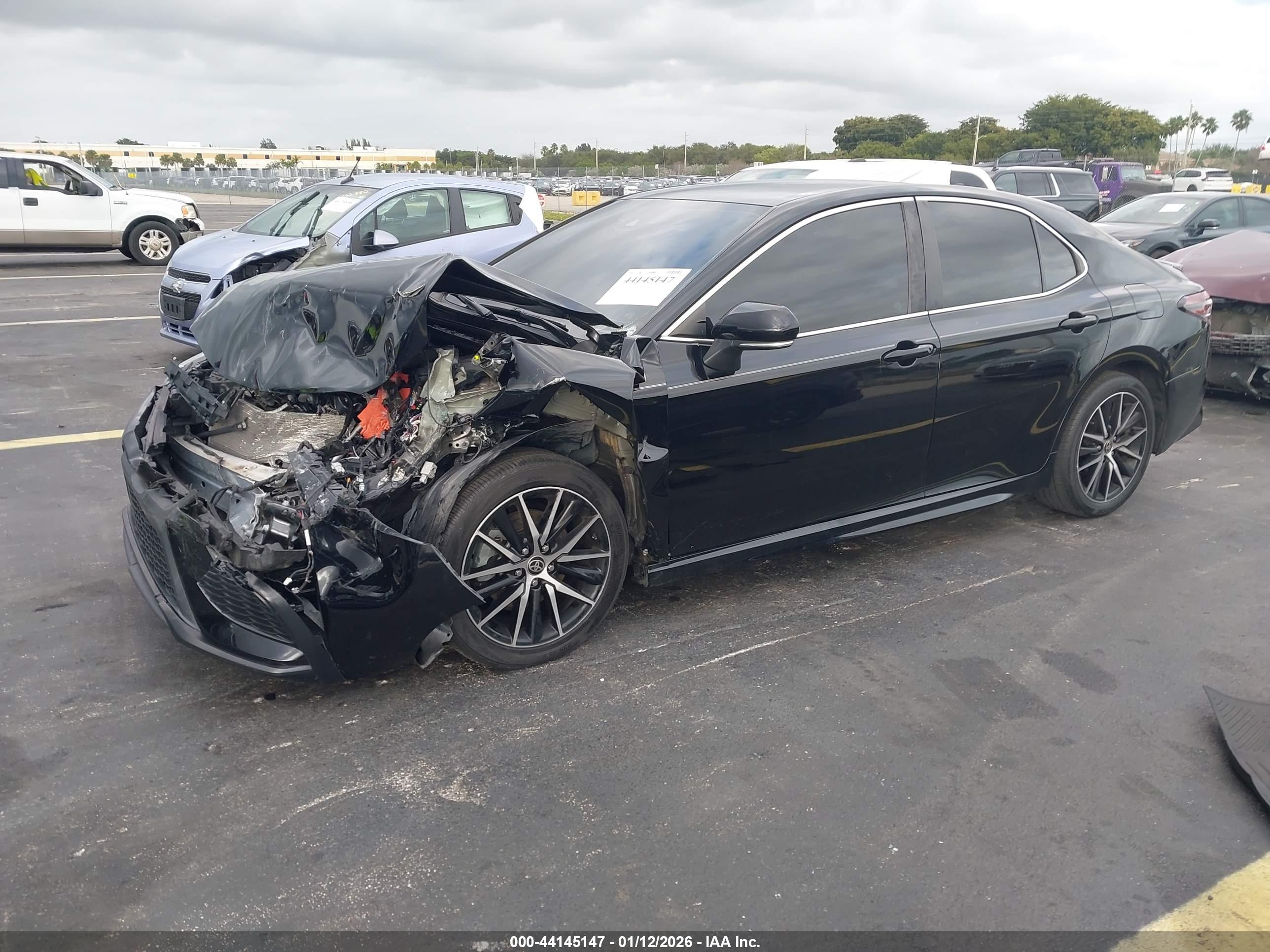 TOYOTA CAMRY image 2