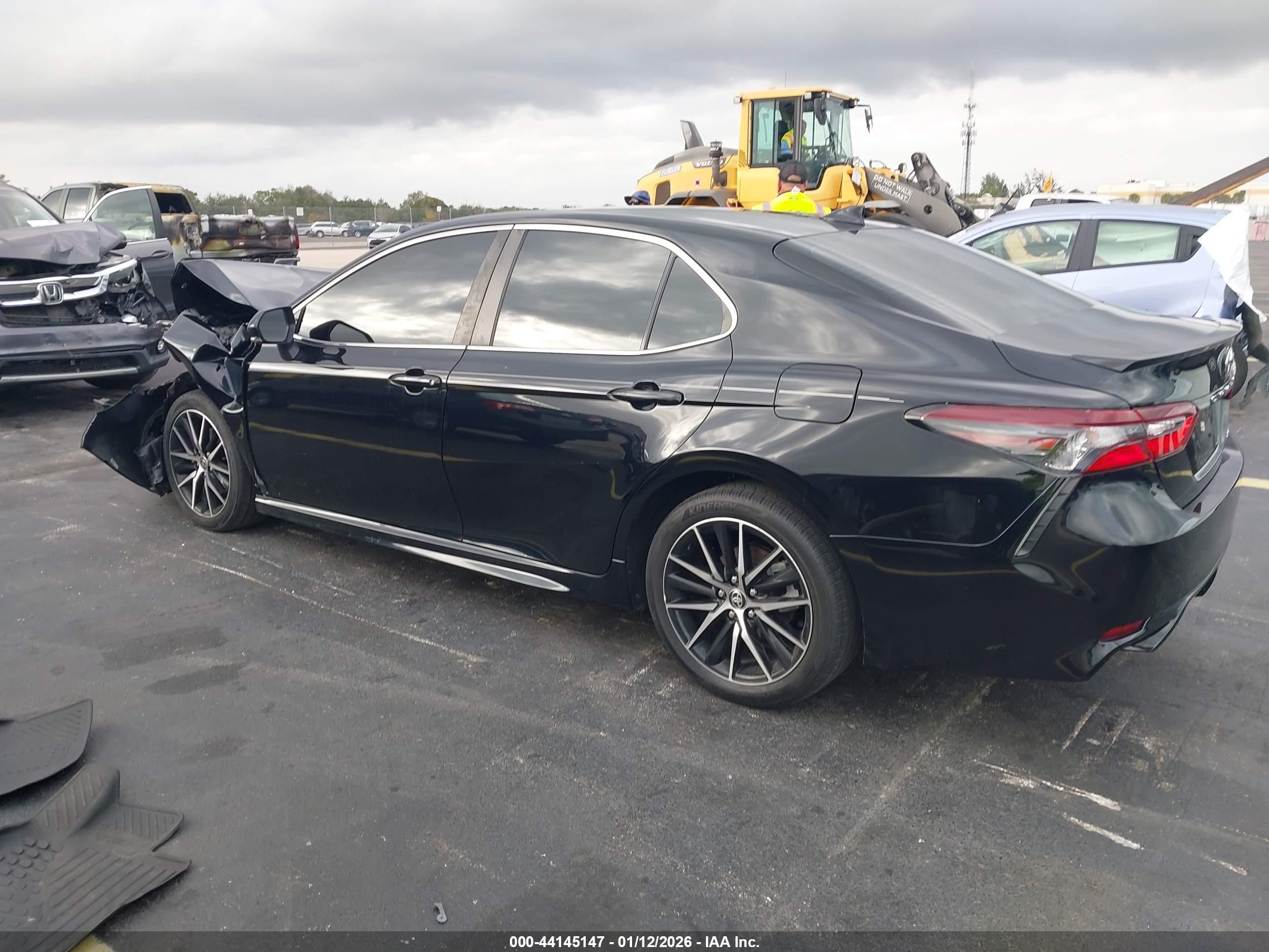TOYOTA CAMRY image 3
