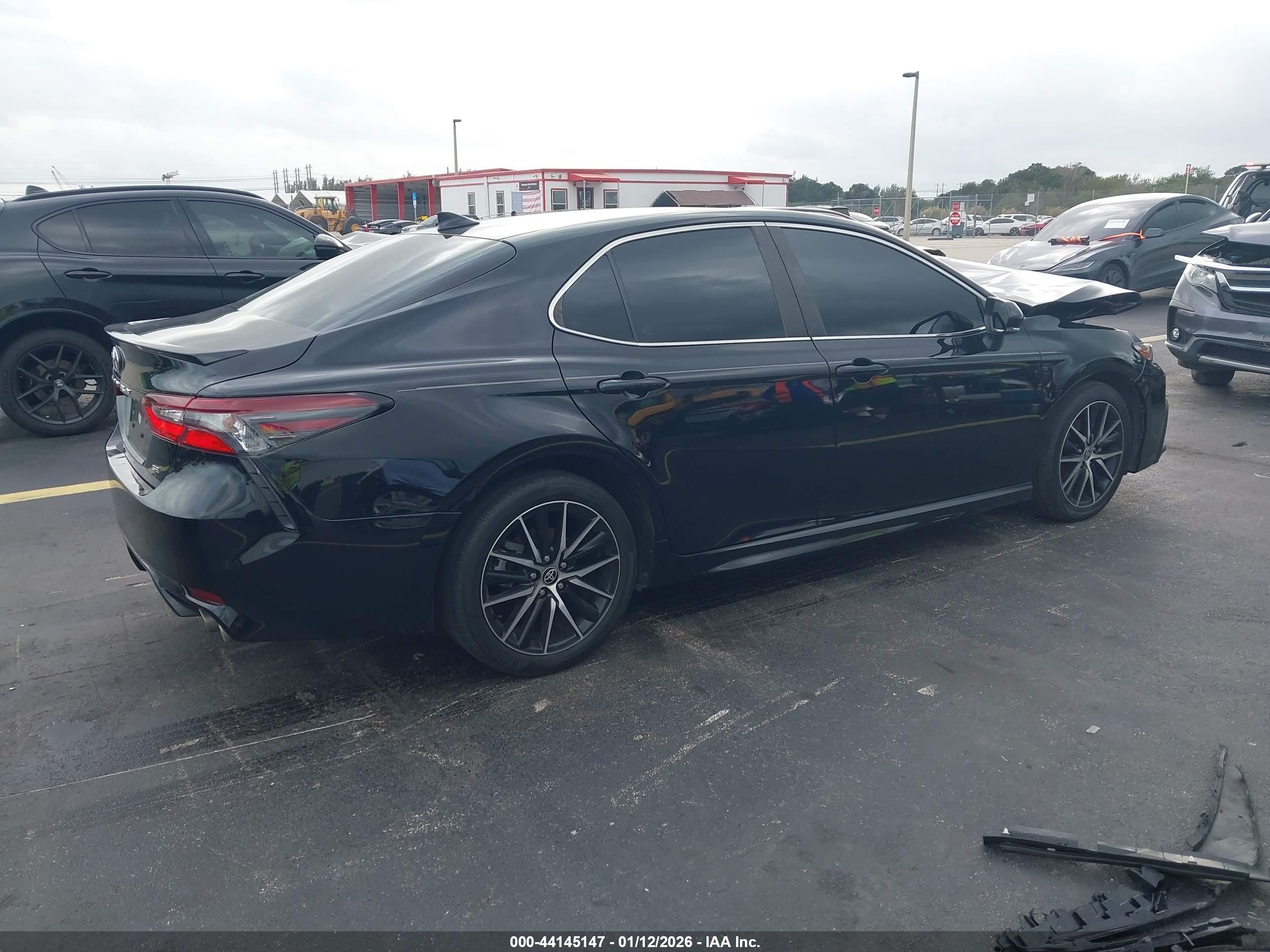 TOYOTA CAMRY image 4