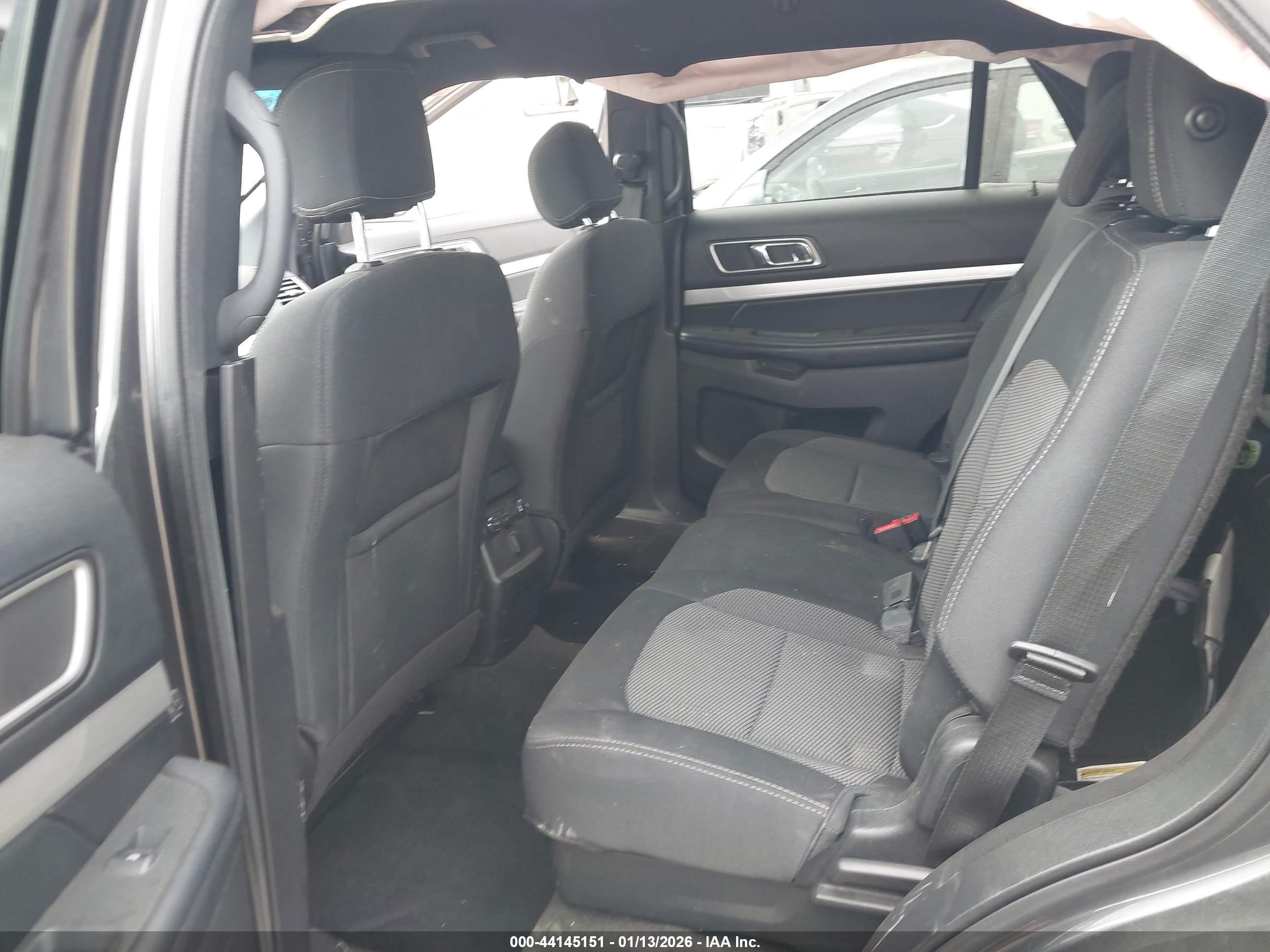 FORD EXPLORER image 8