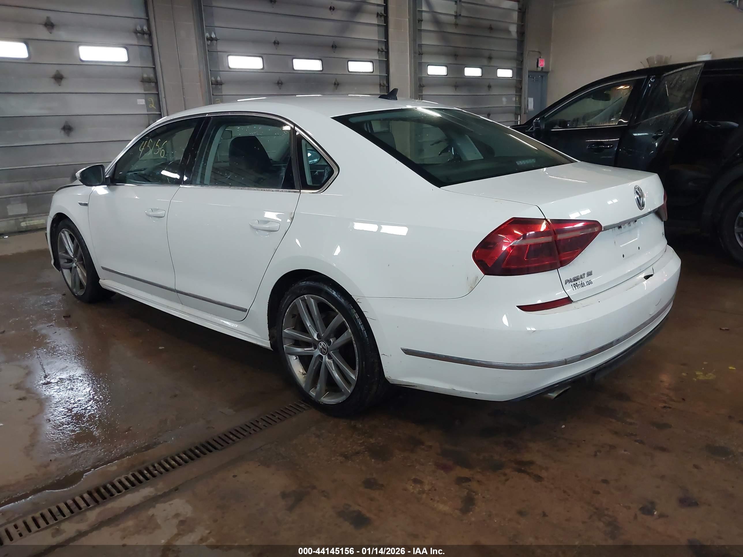 VOLKSWAGEN PASSAT image 3