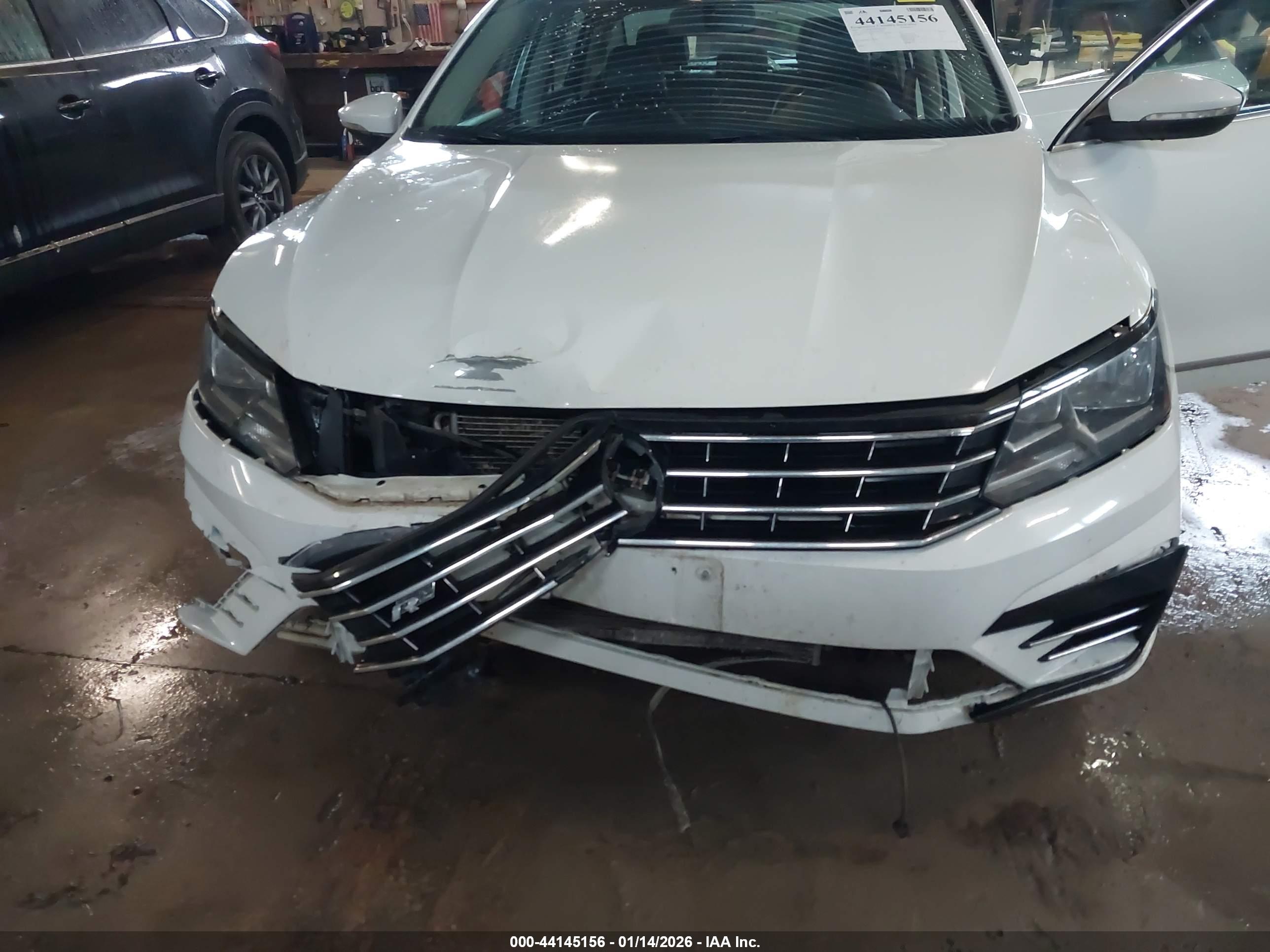 VOLKSWAGEN PASSAT image 6