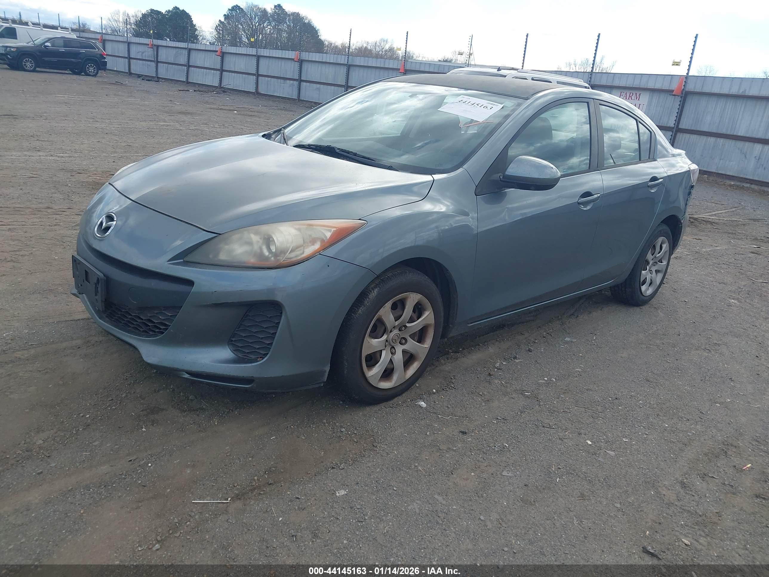 MAZDA MAZDA3 image 2