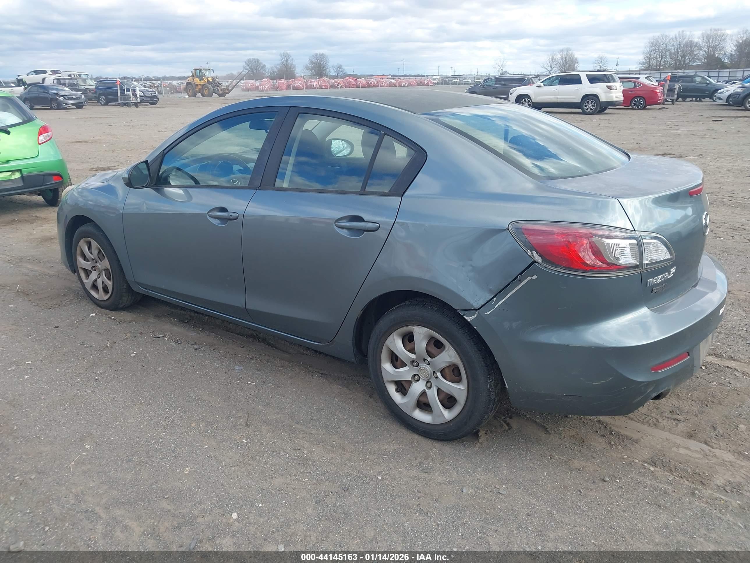 MAZDA MAZDA3 image 3