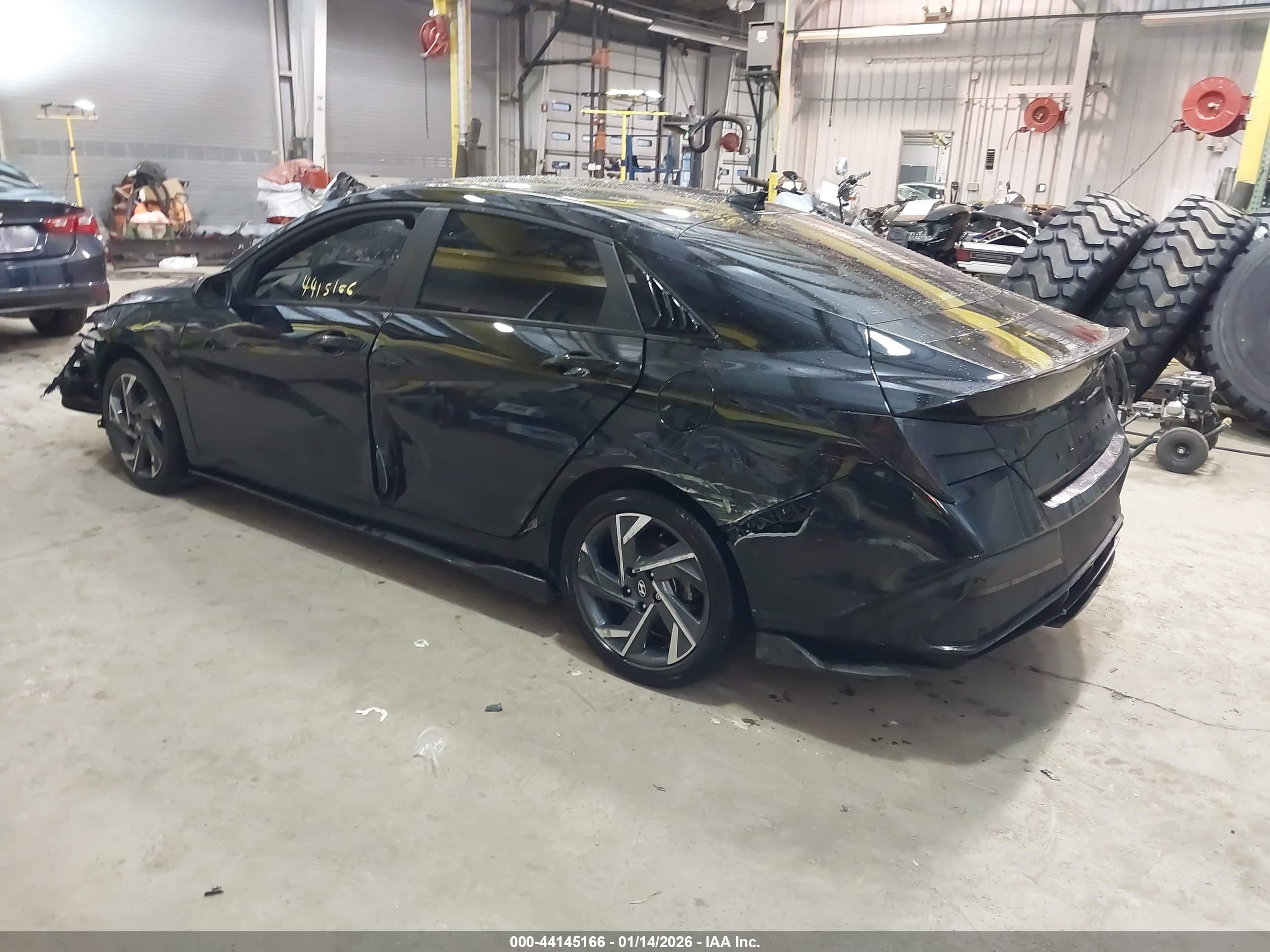 HYUNDAI ELANTRA image 3
