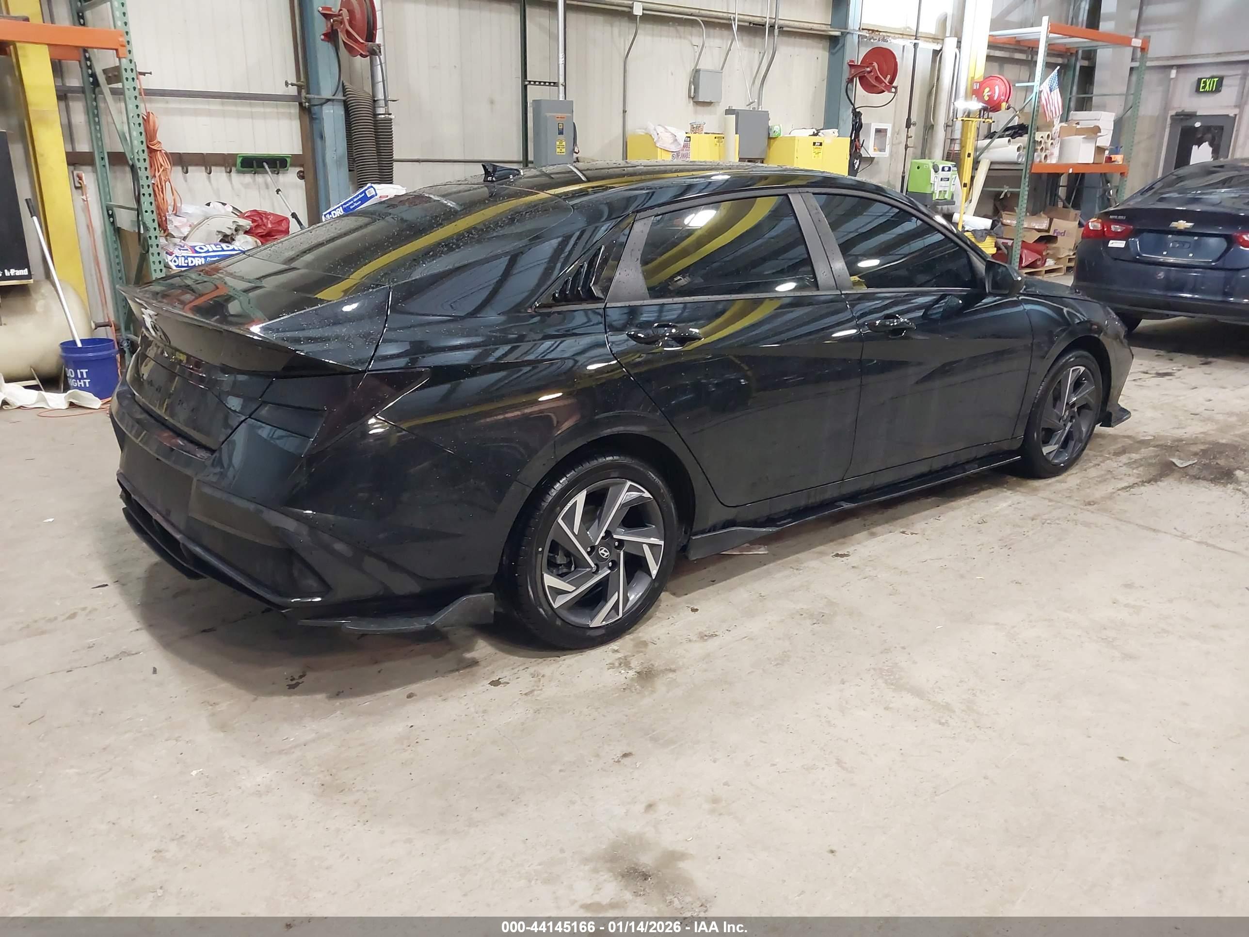 HYUNDAI ELANTRA image 4
