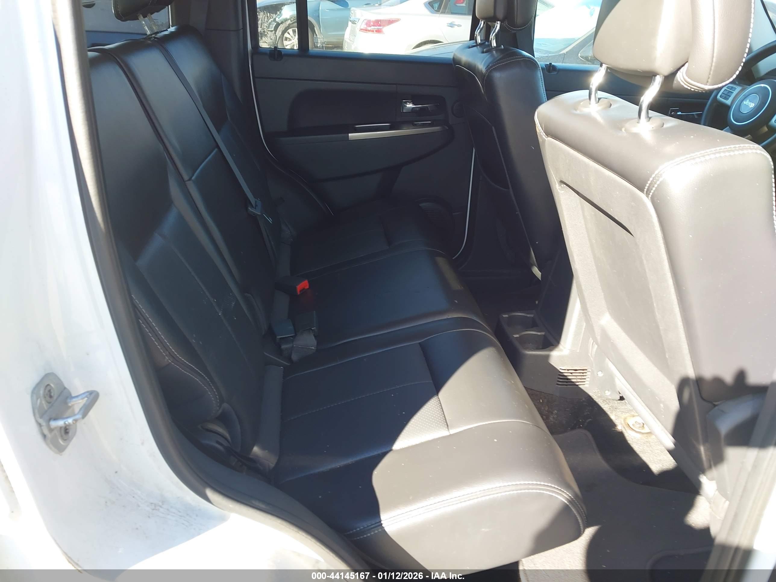 JEEP LIBERTY image 8