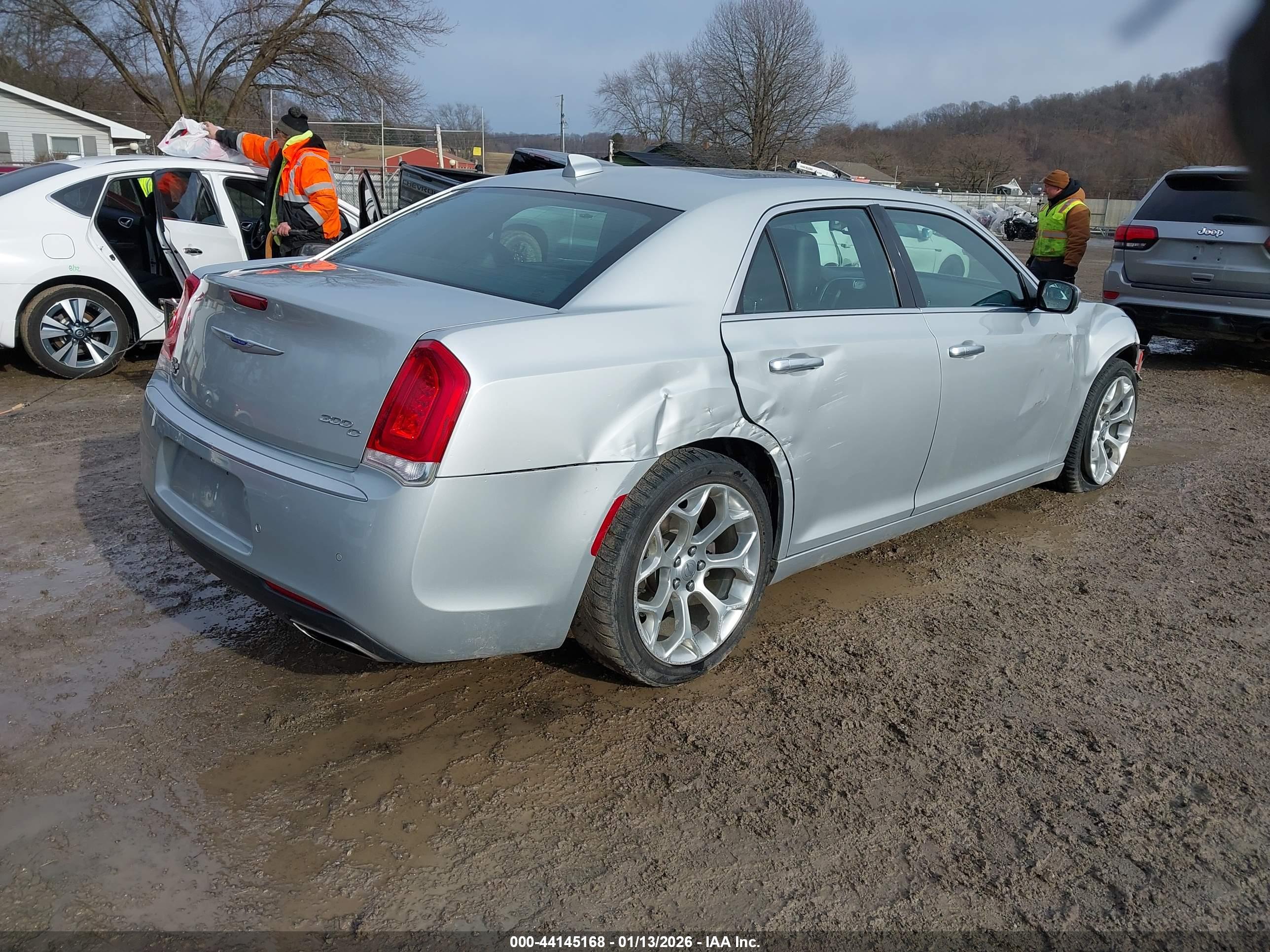CHRYSLER 300 image 4