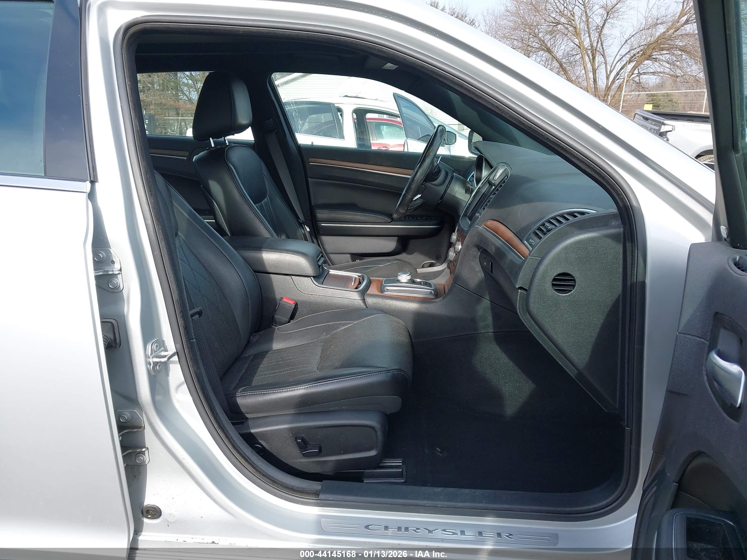 CHRYSLER 300 image 5