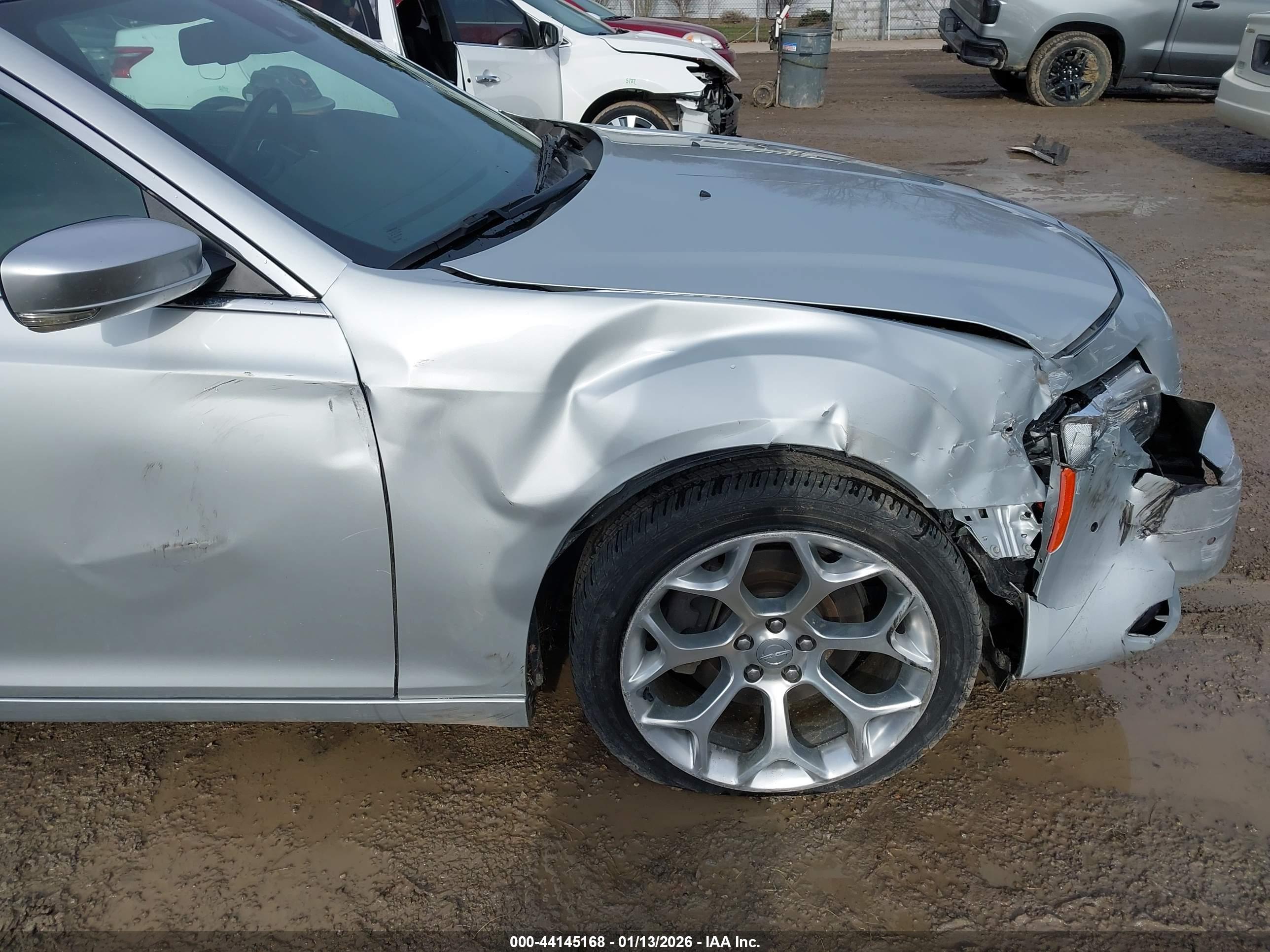 CHRYSLER 300 image 6