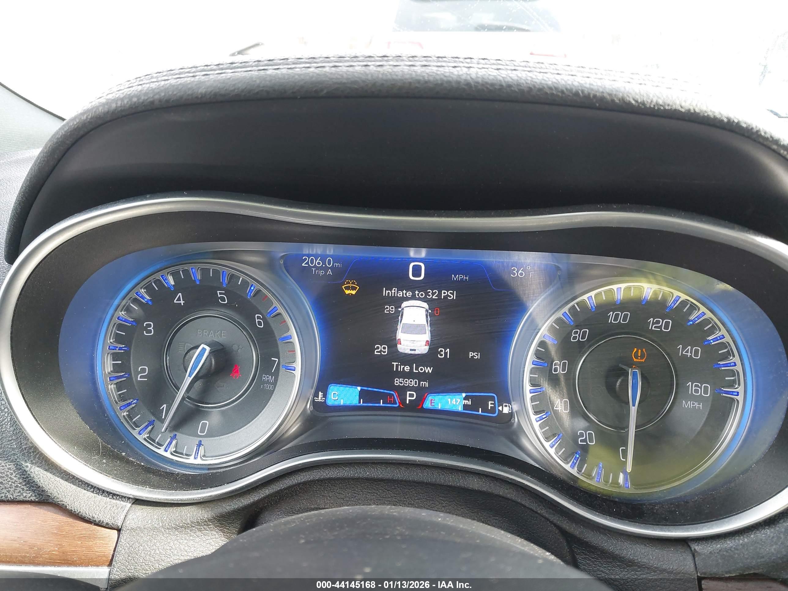 CHRYSLER 300 image 7