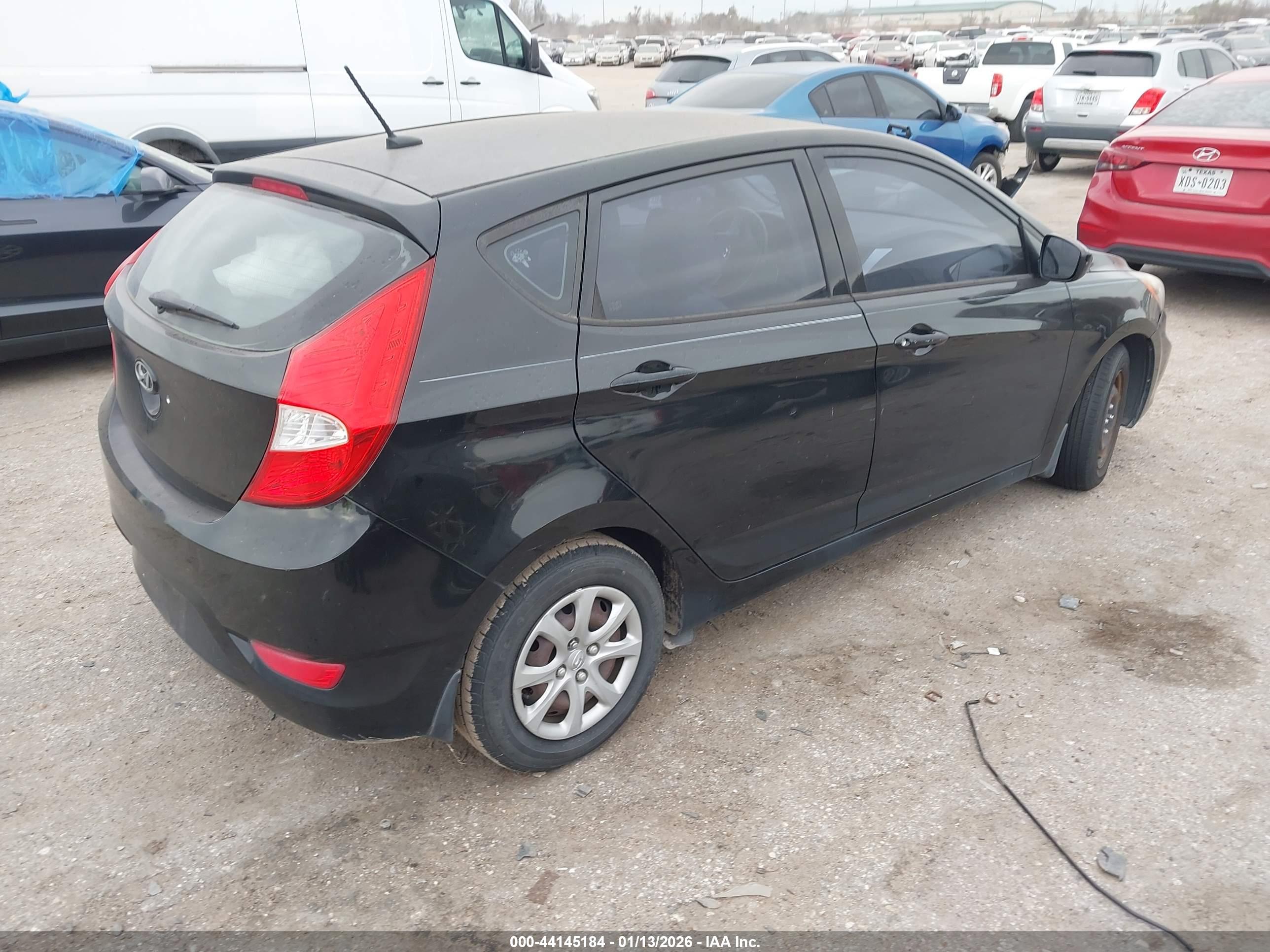 HYUNDAI ACCENT image 4
