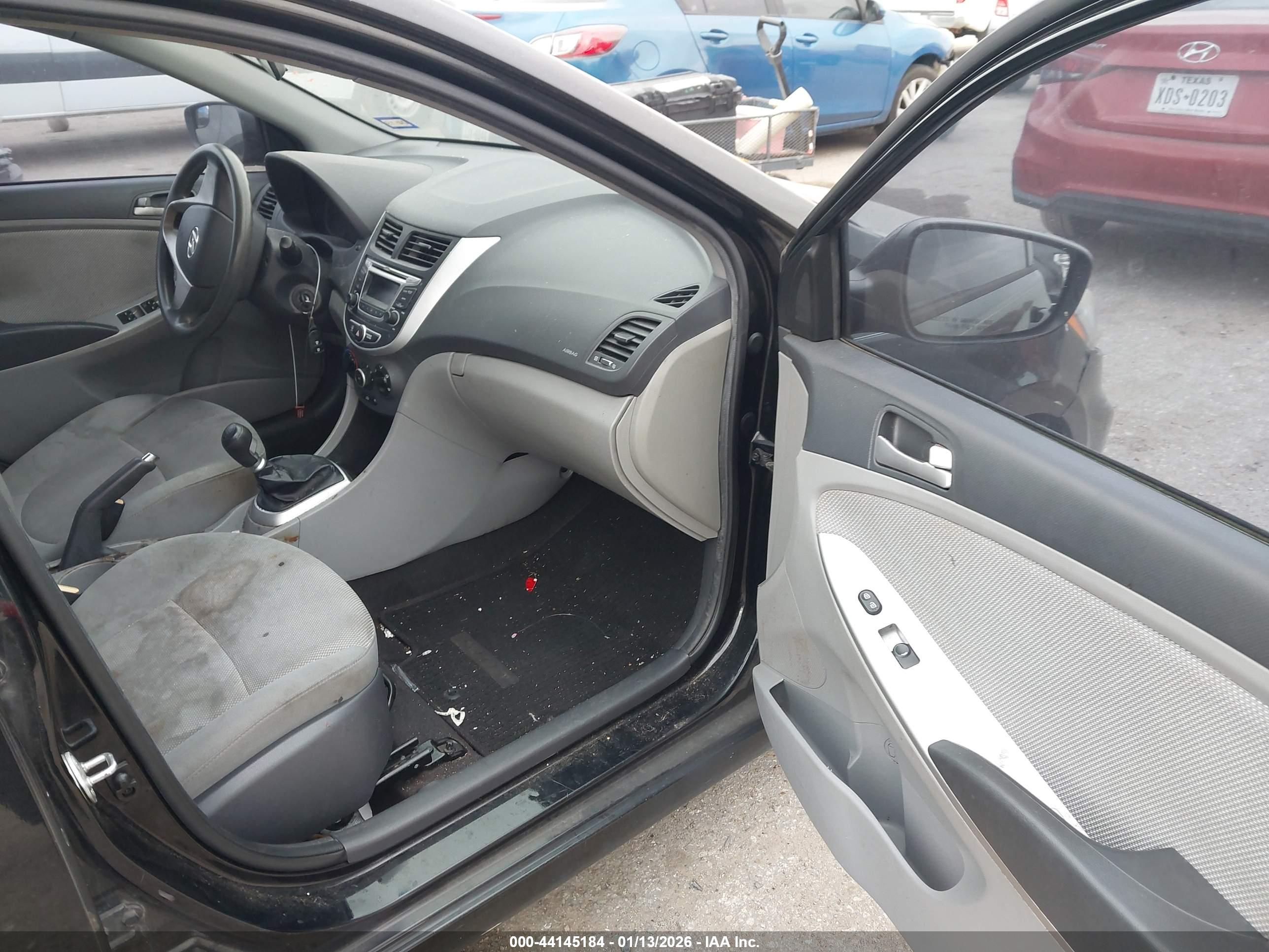 HYUNDAI ACCENT image 5