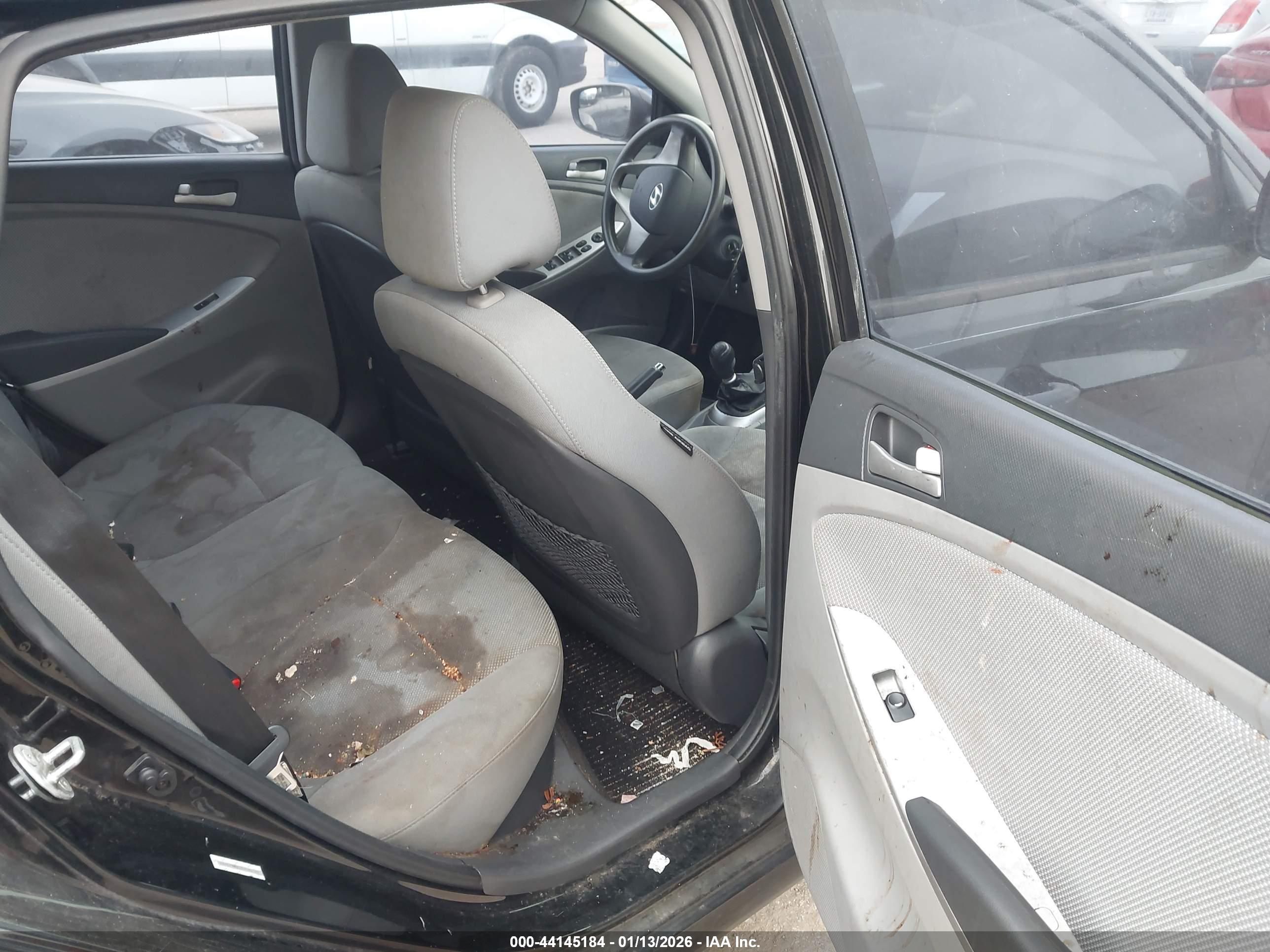 HYUNDAI ACCENT image 8