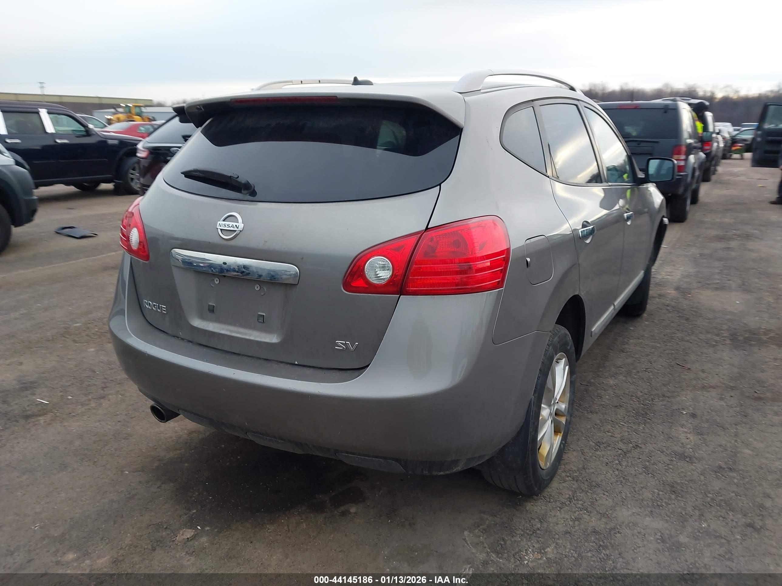 NISSAN ROGUE image 4