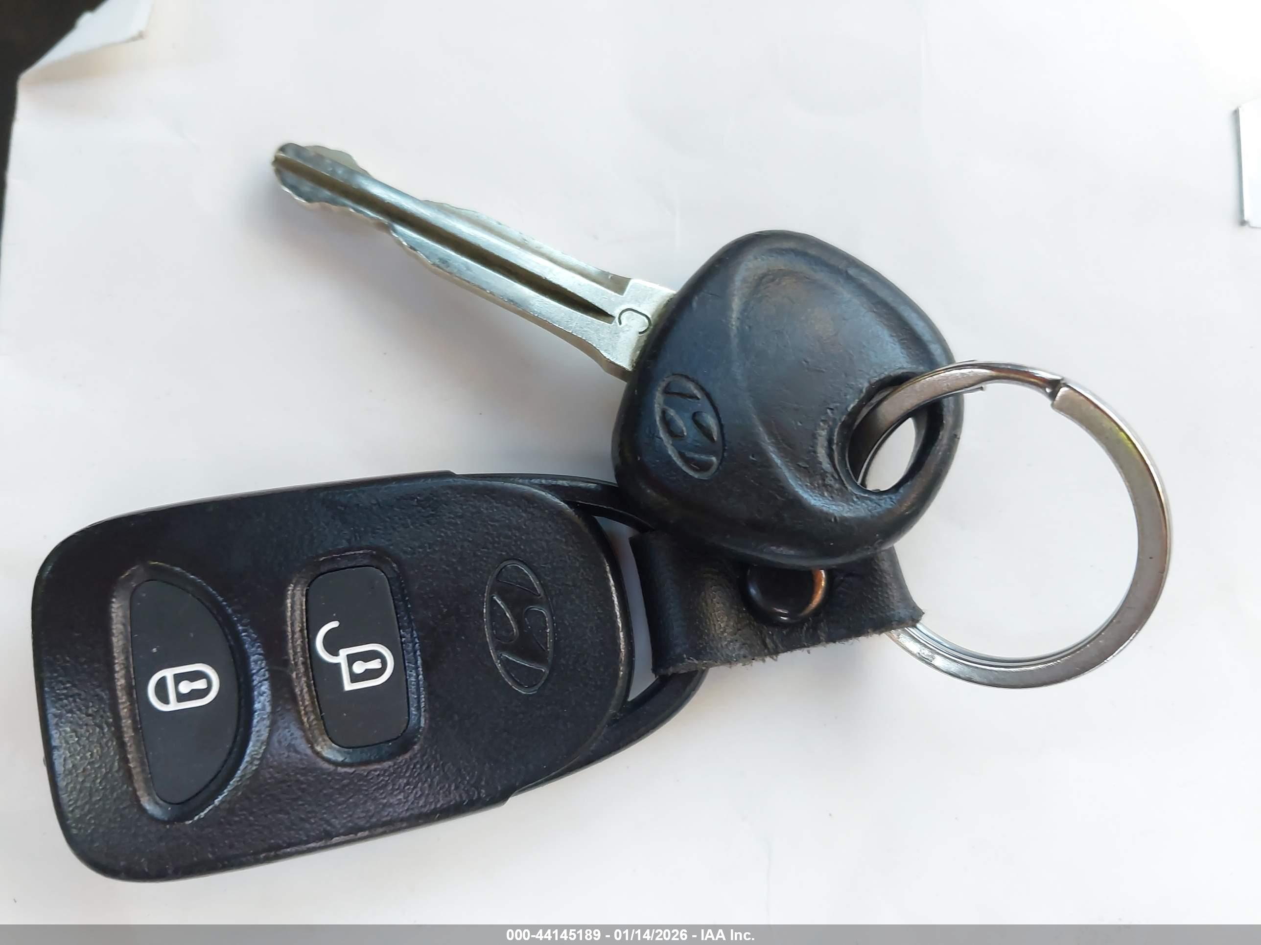 HYUNDAI SANTA image 11