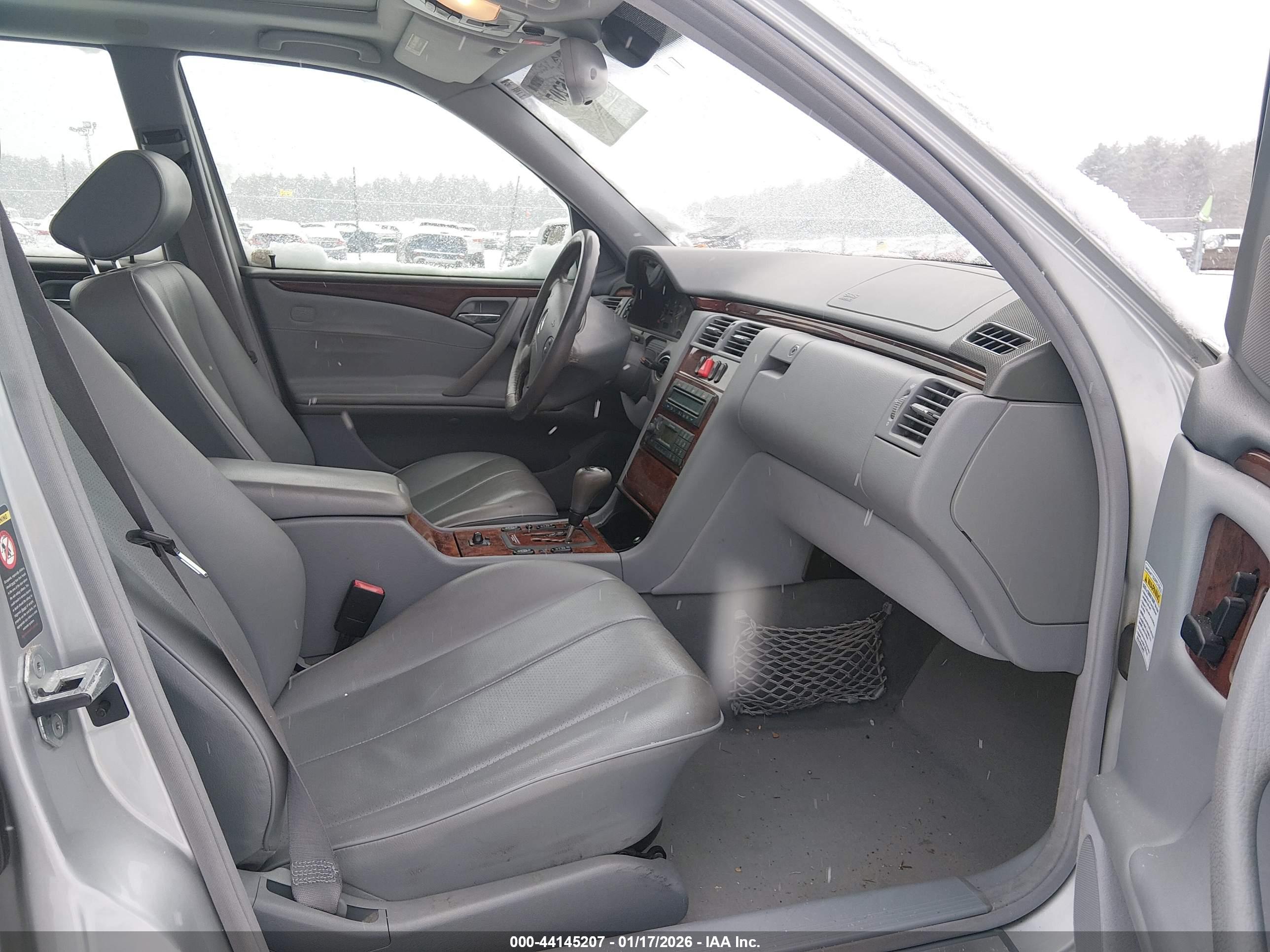 MERCEDES-BENZ E image 5